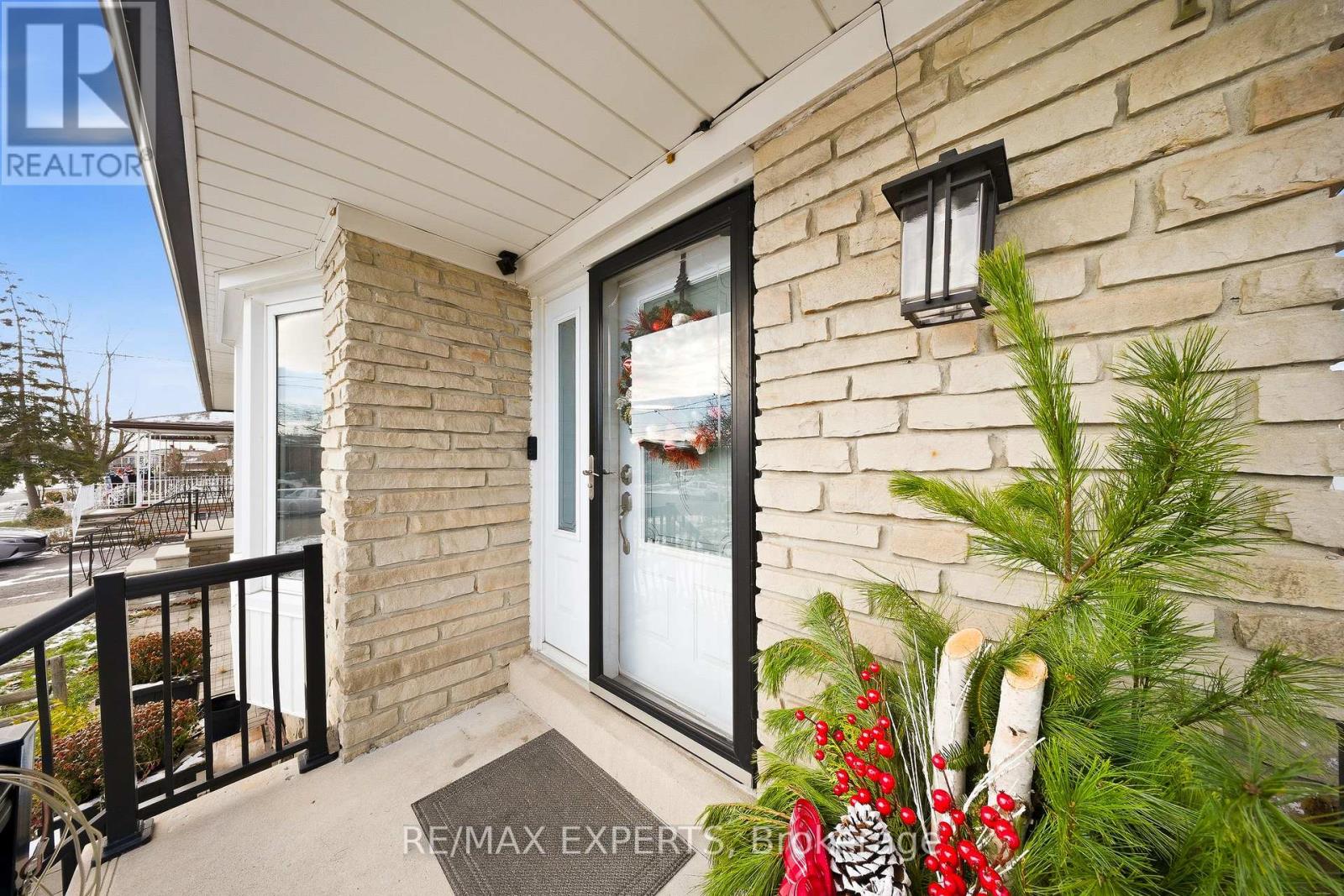 16 Navenby Crescent, Toronto (Humber Summit), Ontario  M9L 1B2 - Photo 3 - W12631410