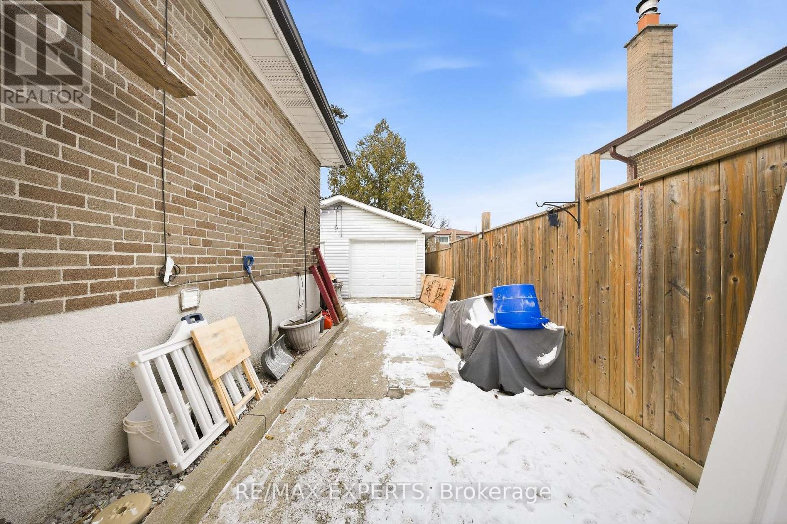 16 Navenby Crescent, Toronto (Humber Summit), Ontario  M9L 1B2 - Photo 36 - W12631410