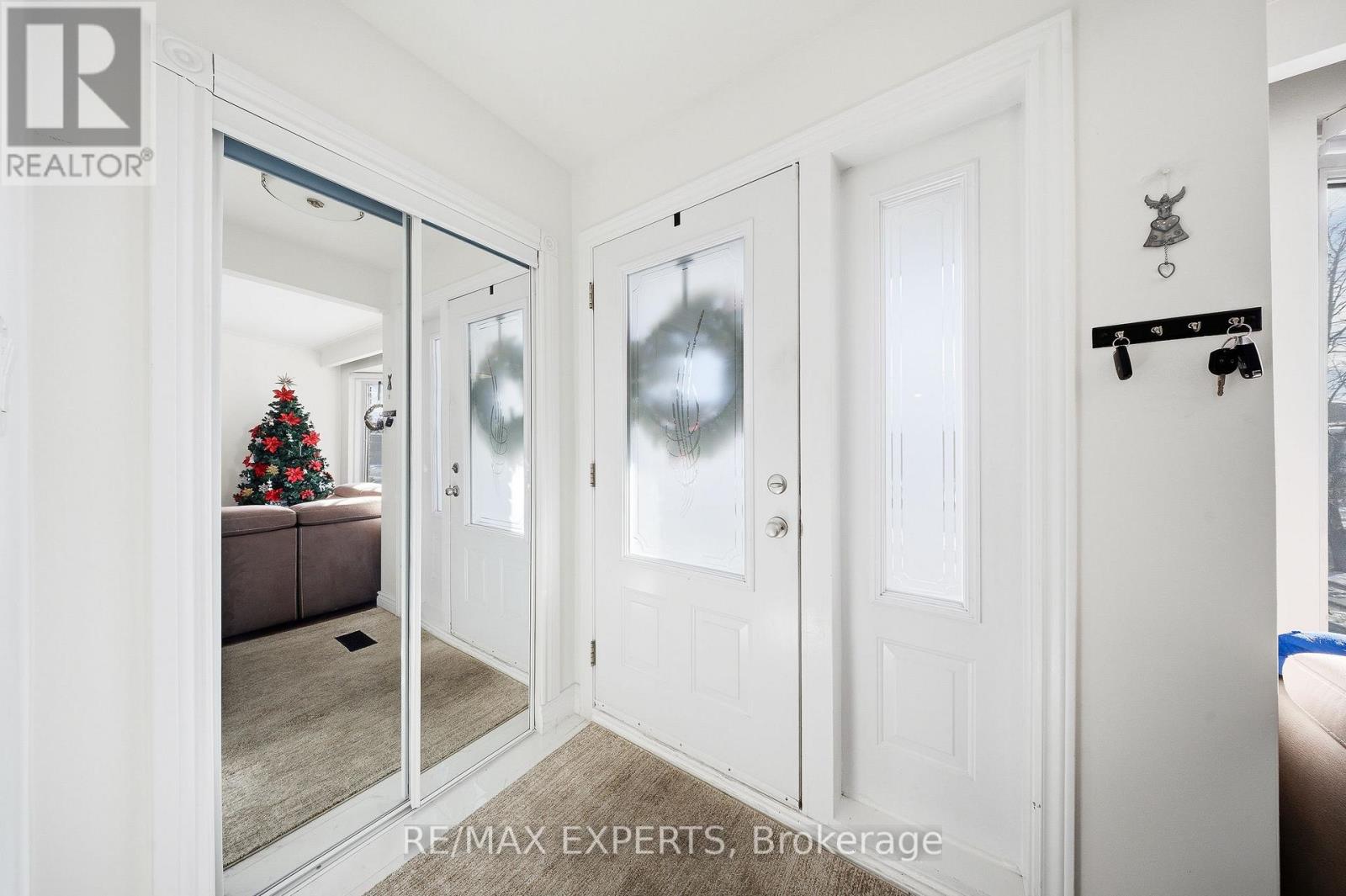 16 Navenby Crescent, Toronto (Humber Summit), Ontario  M9L 1B2 - Photo 4 - W12631410