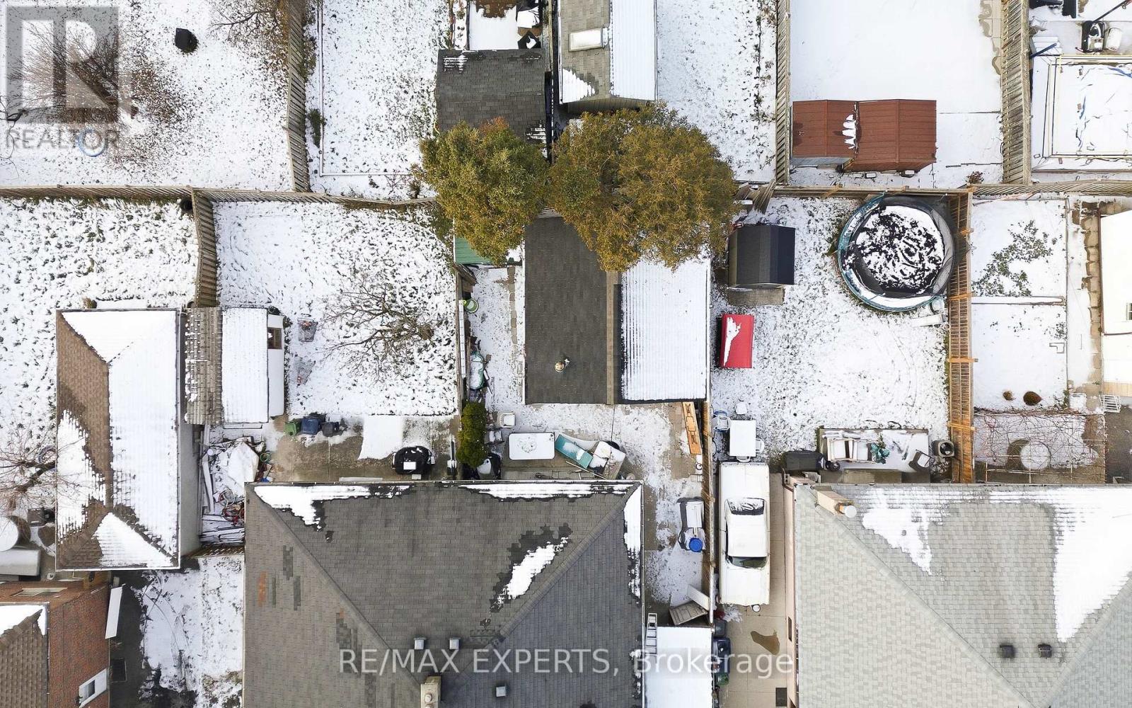 16 Navenby Crescent, Toronto (Humber Summit), Ontario  M9L 1B2 - Photo 40 - W12631410