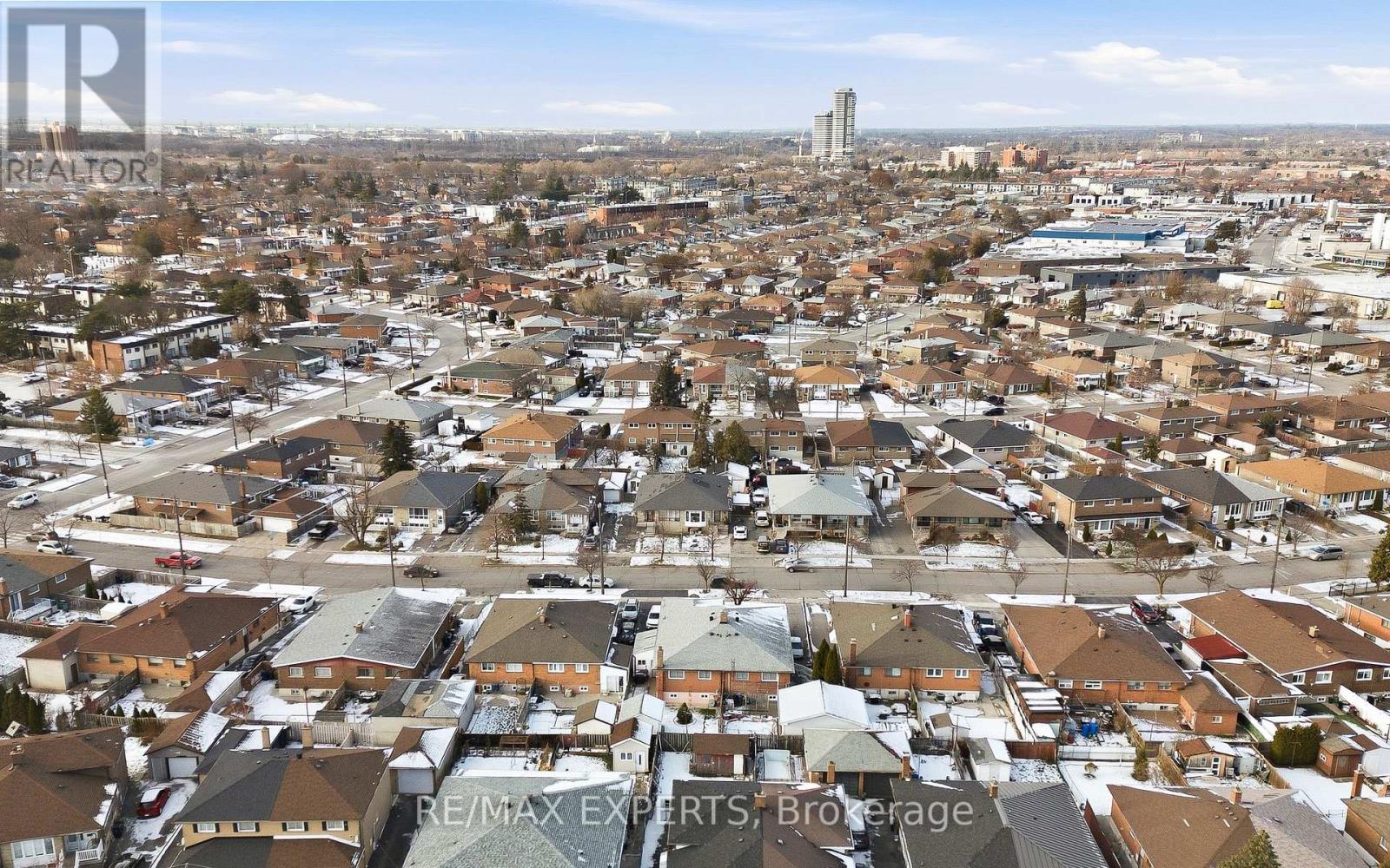 16 Navenby Crescent, Toronto (Humber Summit), Ontario  M9L 1B2 - Photo 43 - W12631410