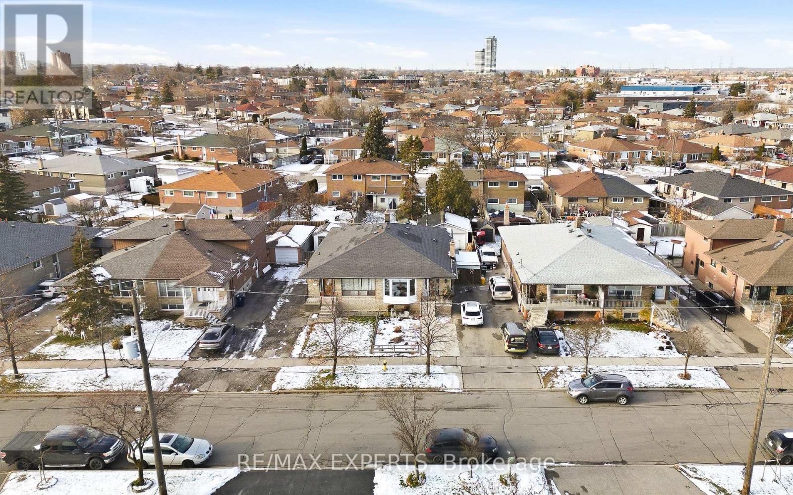 16 Navenby Crescent, Toronto, Ontario M9L 1B2 - Photo 44 - W12631410