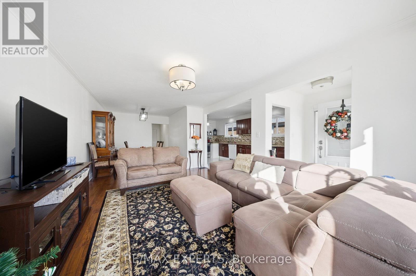 16 Navenby Crescent, Toronto (Humber Summit), Ontario  M9L 1B2 - Photo 7 - W12631410