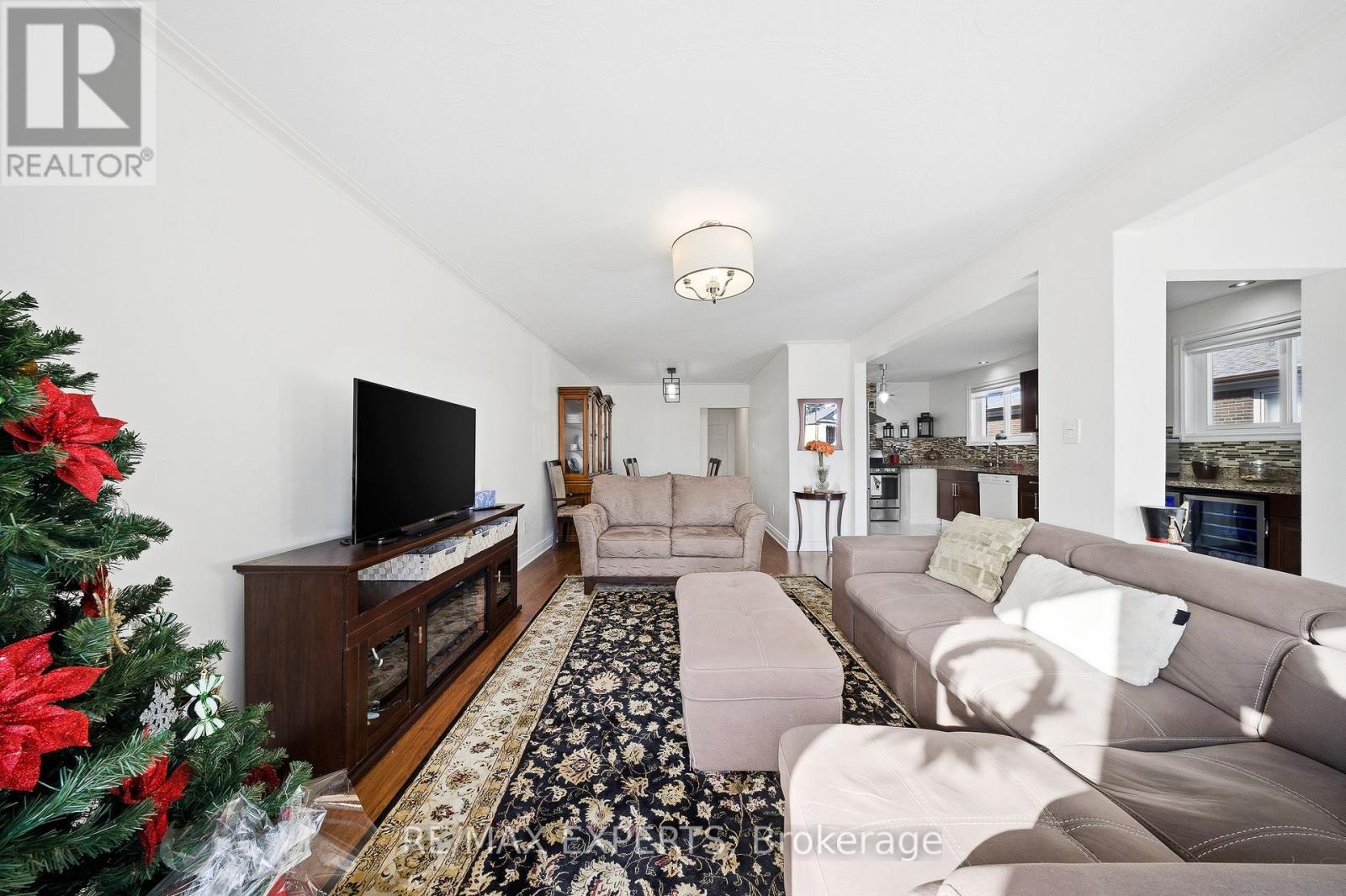 16 Navenby Crescent, Toronto (Humber Summit), Ontario  M9L 1B2 - Photo 8 - W12631410