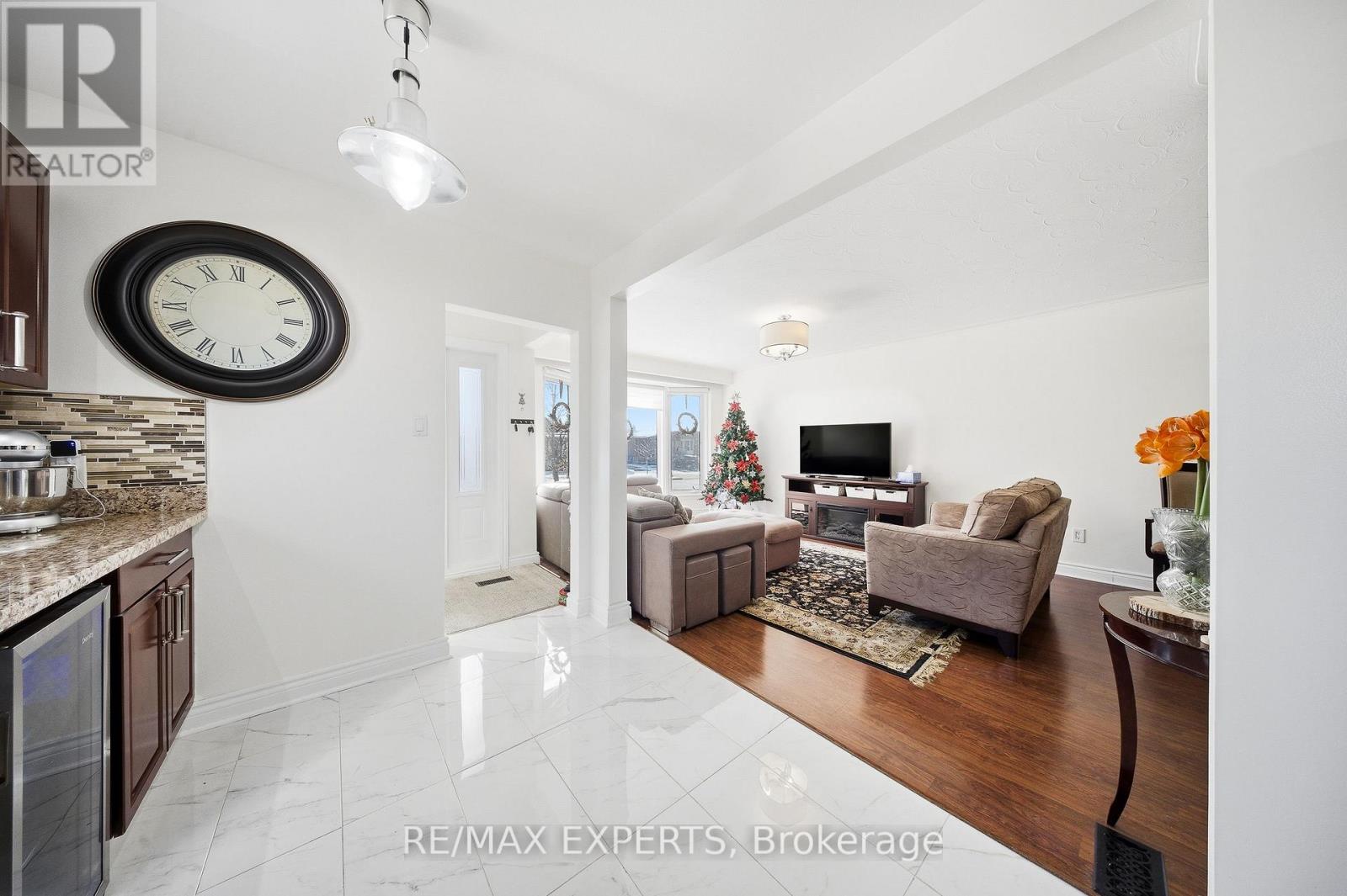 16 Navenby Crescent, Toronto (Humber Summit), Ontario  M9L 1B2 - Photo 9 - W12631410