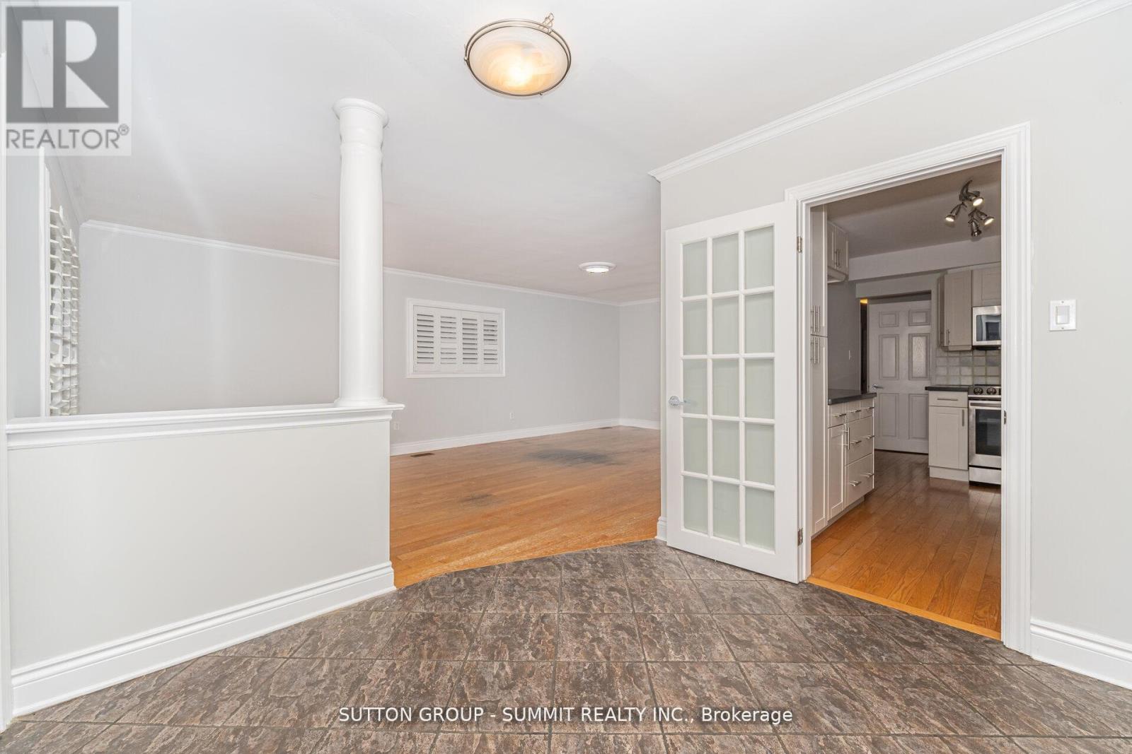 3018 Dalehurst Drive, Mississauga, Ontario  L5N 6M8 - Photo 7 - W12631428