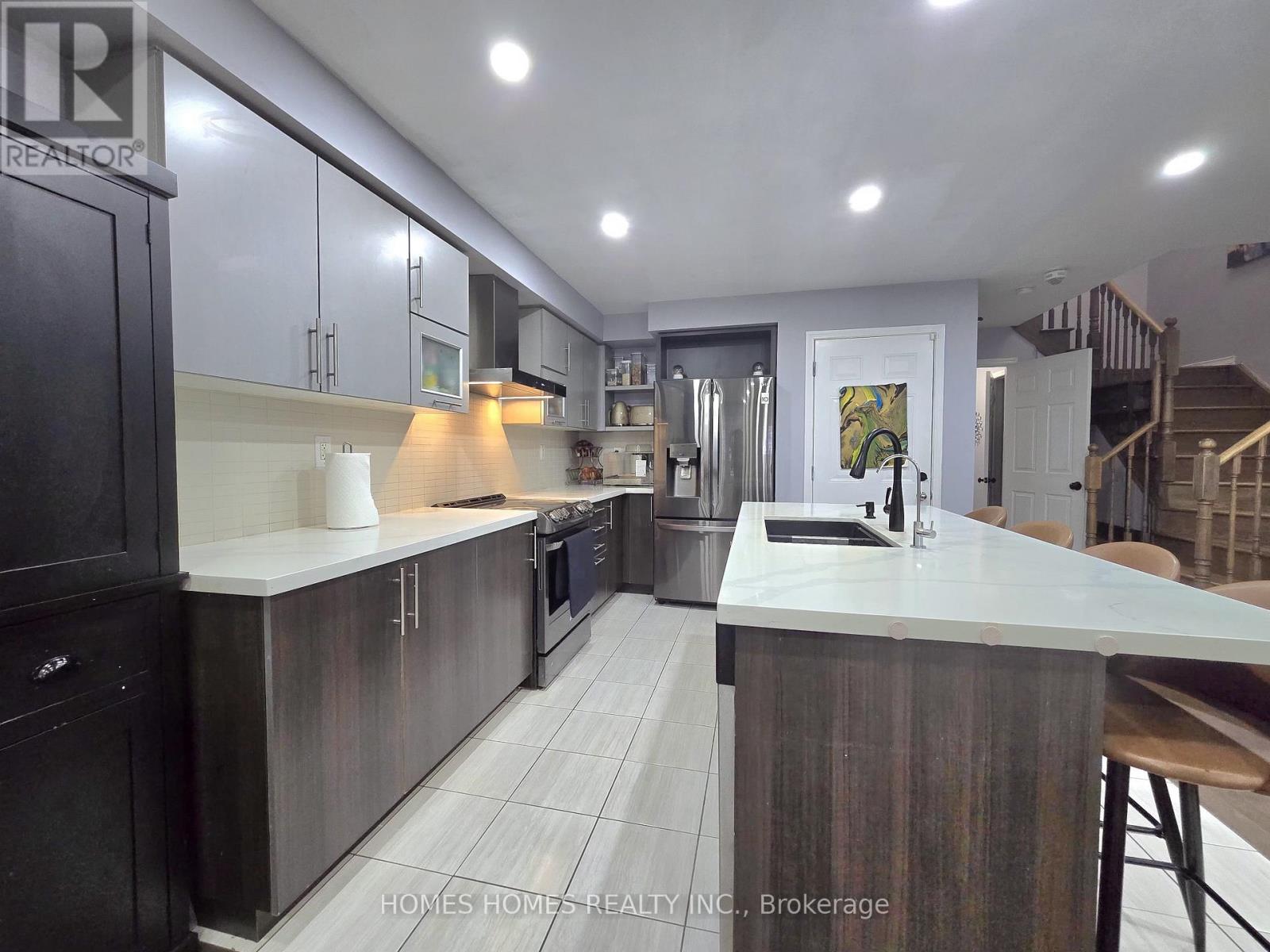 170 Golden Springs Drive, Brampton, Ontario  L7A 4N9 - Photo 13 - W12631442