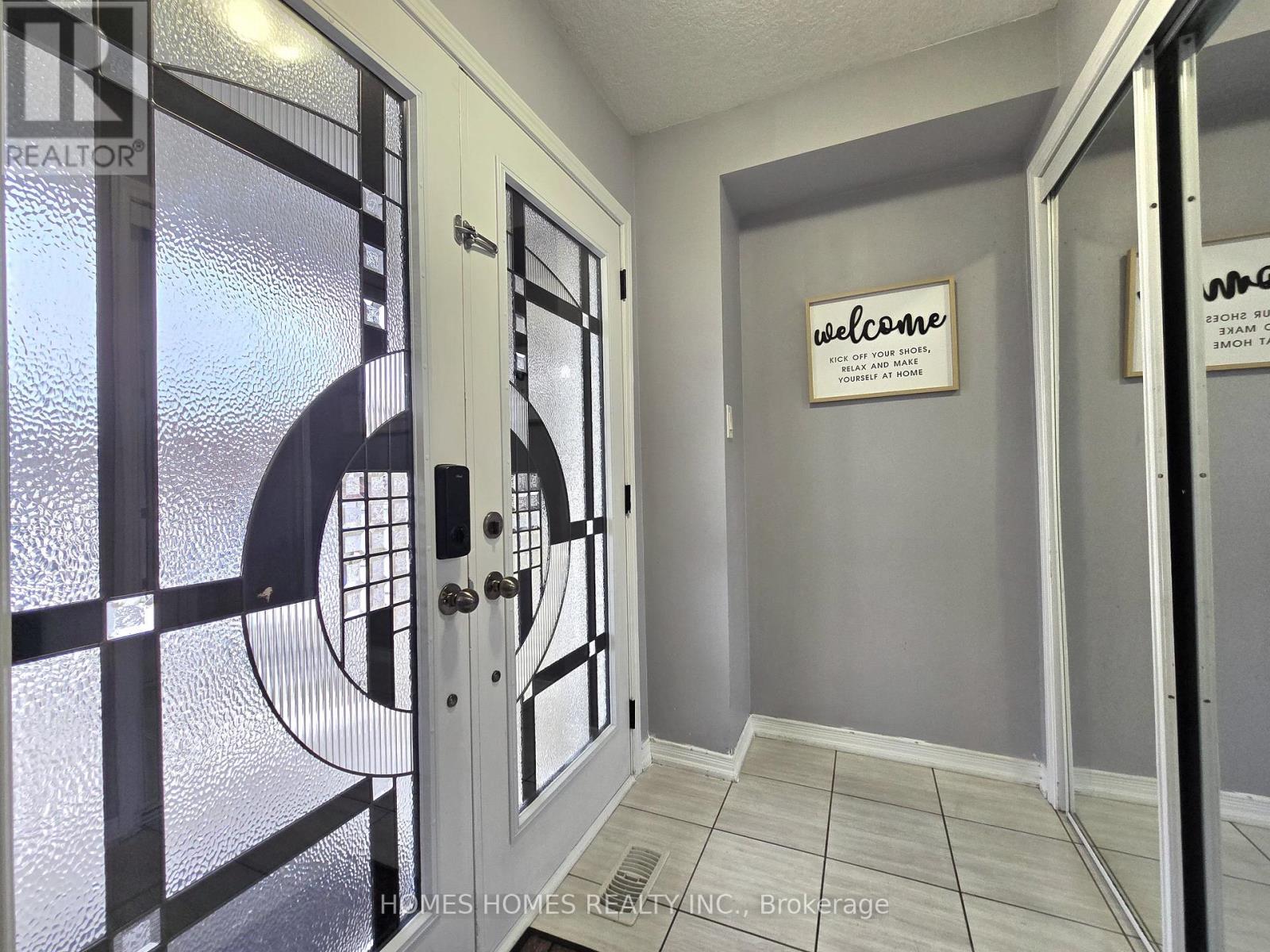 170 Golden Springs Drive, Brampton, Ontario  L7A 4N9 - Photo 4 - W12631442