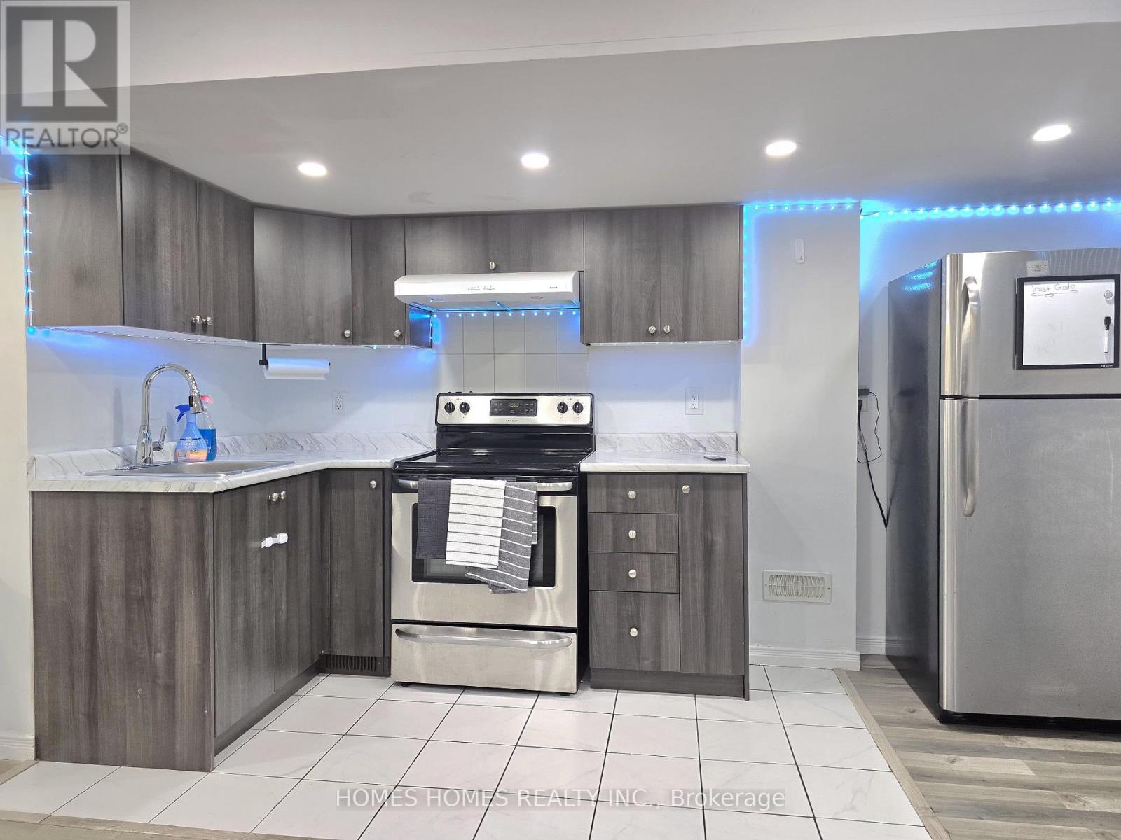 170 Golden Springs Drive, Brampton, Ontario  L7A 4N9 - Photo 41 - W12631442