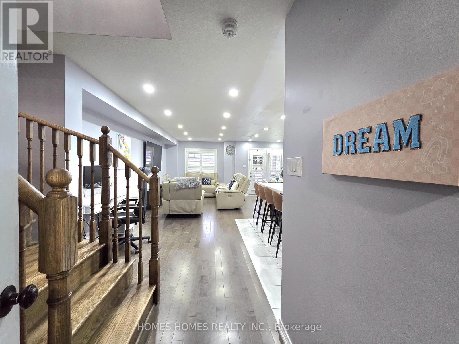 170 Golden Springs Drive, Brampton, Ontario  L7A 4N9 - Photo 8 - W12631442