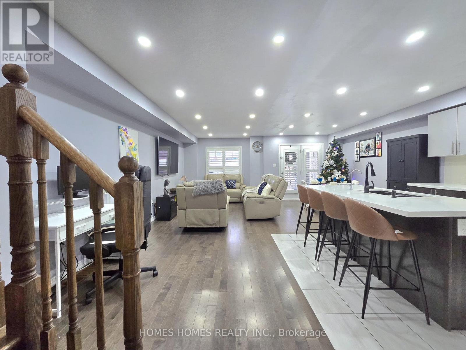 170 Golden Springs Drive, Brampton, Ontario  L7A 4N9 - Photo 9 - W12631442