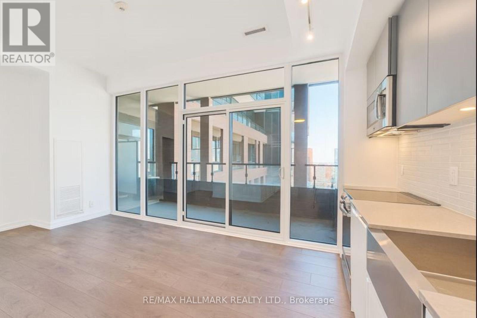 402 - 270 Dufferin Street, Toronto, Ontario  M6K 0H8 - Photo 6 - W12630768