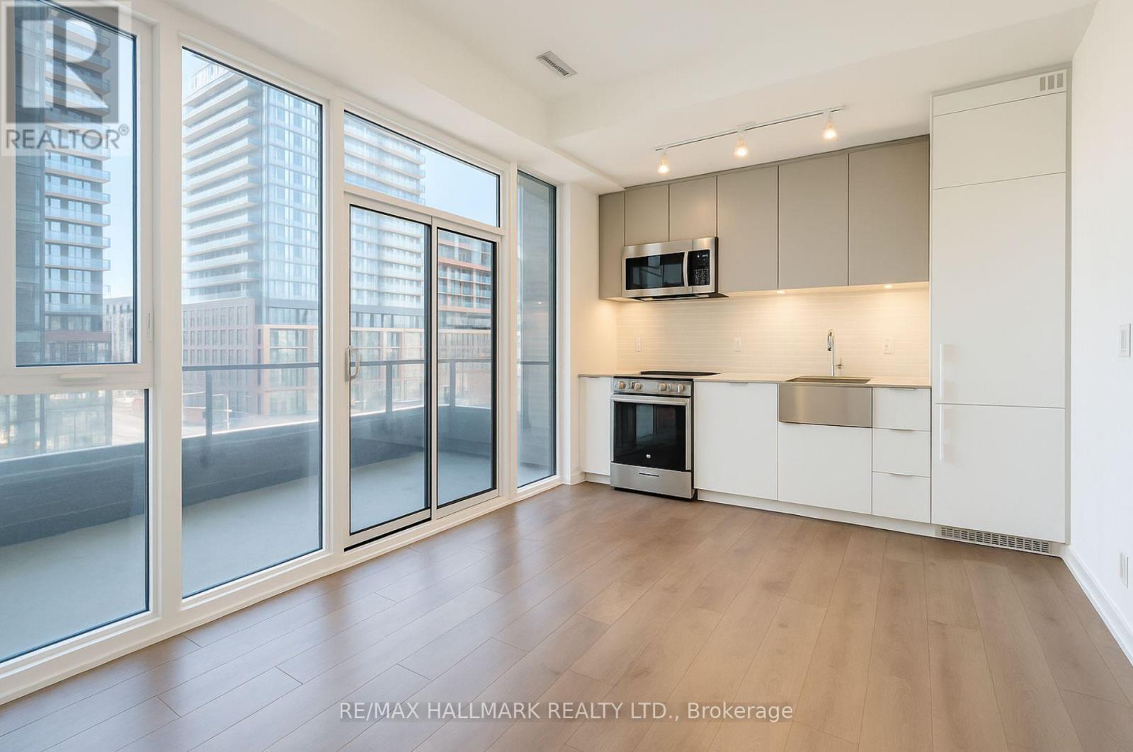 402 - 270 Dufferin Street, Toronto, Ontario  M6K 0H8 - Photo 9 - W12630768