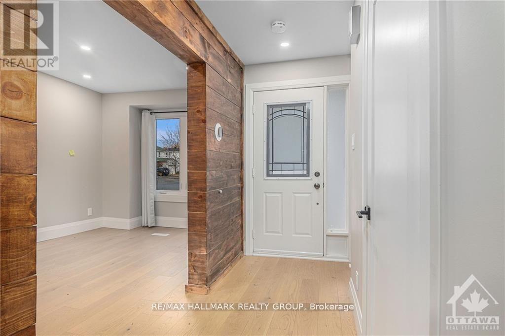 1834 D'amour Crescent, Ottawa, Ontario  K1C 5G3 - Photo 4 - X12631474