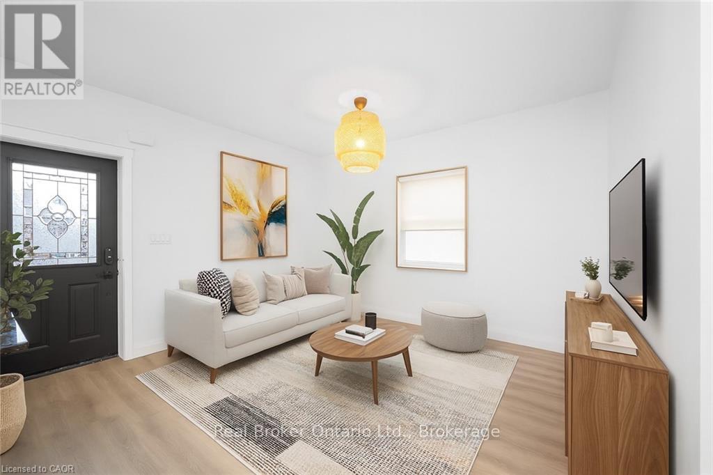 96 London Street N, Hamilton (Crown Point), Ontario  L8H 4B5 - Photo 1 - X12631464