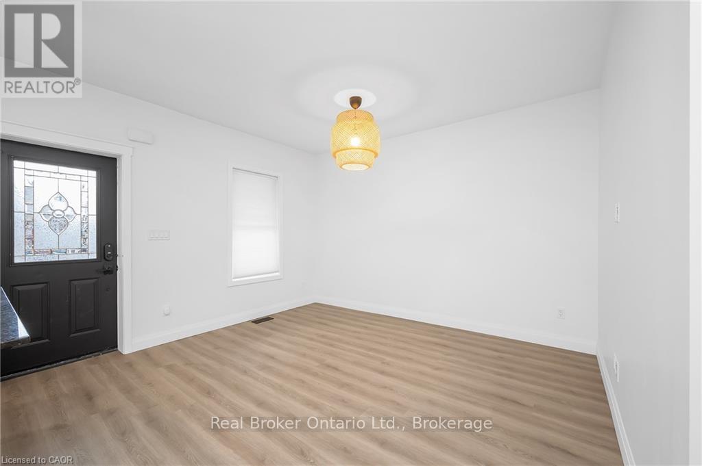 96 London Street N, Hamilton (Crown Point), Ontario  L8H 4B5 - Photo 2 - X12631464