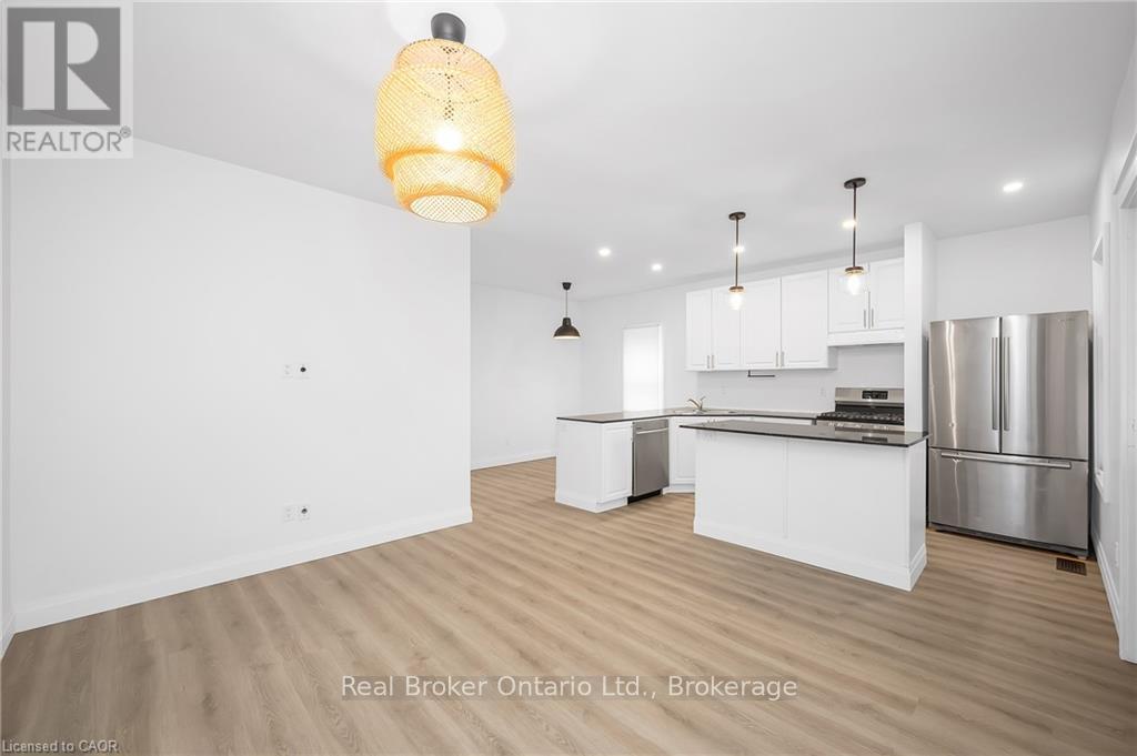 96 London Street N, Hamilton (Crown Point), Ontario  L8H 4B5 - Photo 3 - X12631464