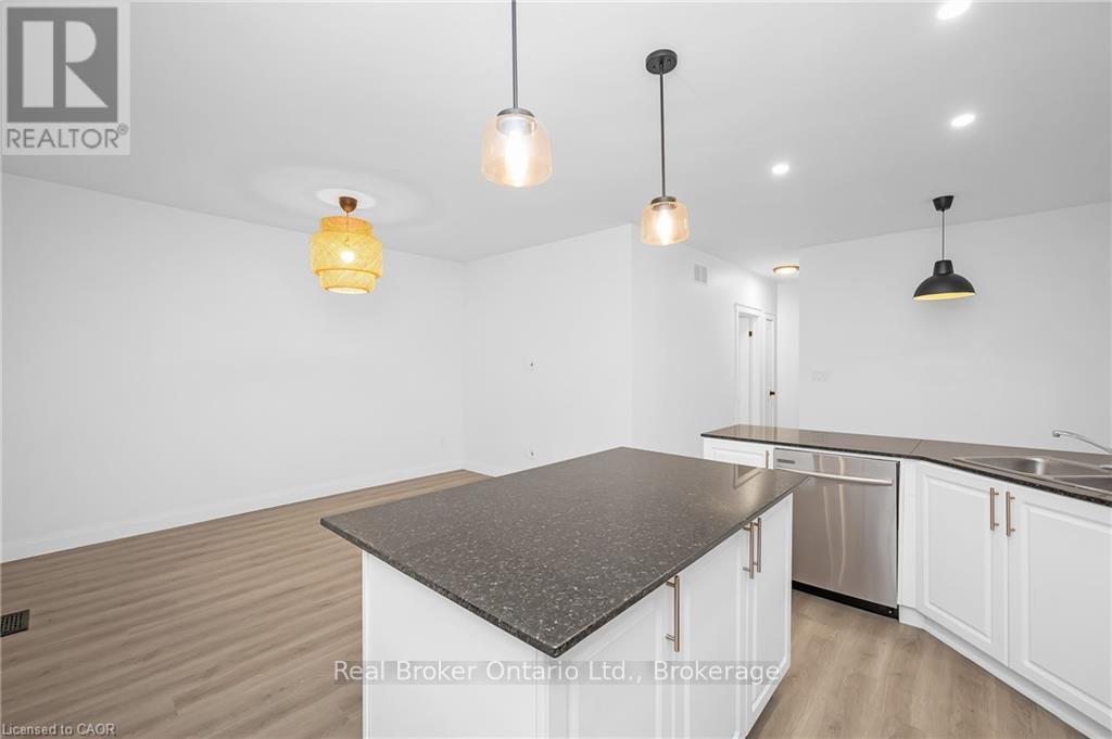 96 London Street N, Hamilton (Crown Point), Ontario  L8H 4B5 - Photo 4 - X12631464