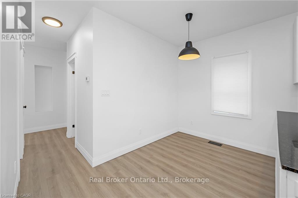 96 London Street N, Hamilton (Crown Point), Ontario  L8H 4B5 - Photo 8 - X12631464