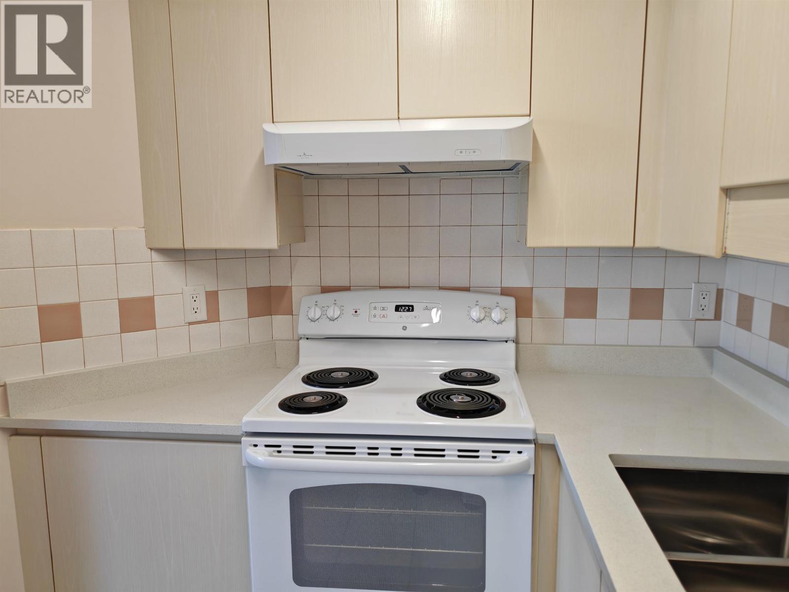 807 8246 Lansdowne Road, Richmond, British Columbia  V6X 3Y4 - Photo 6 - R3073761