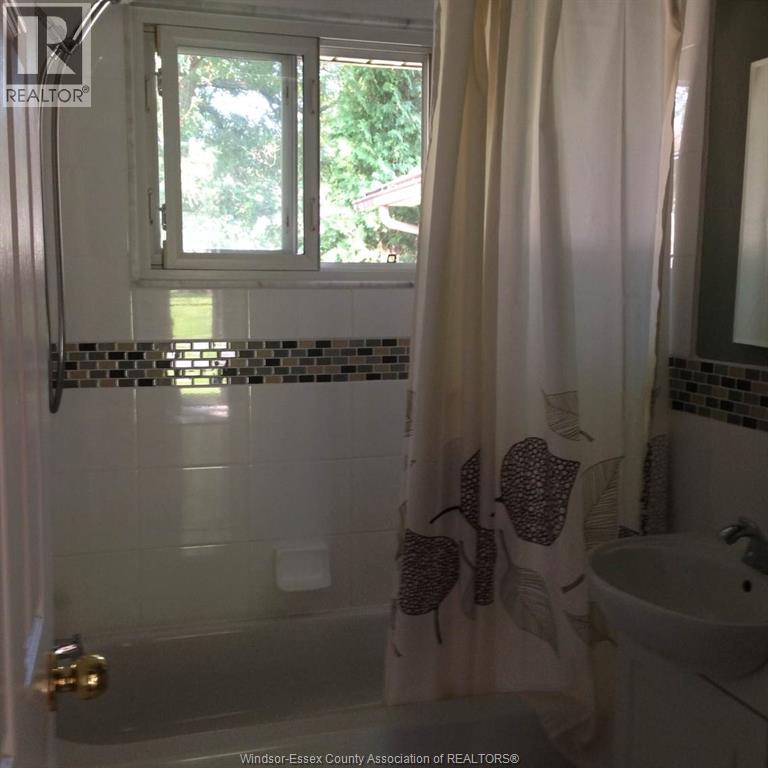 3735 Glenwood, Windsor, Ontario N9E 2Y6 - Photo 18 - 25031646