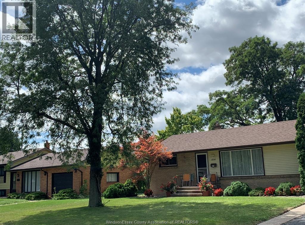 3735 Glenwood, Windsor, Ontario N9E 2Y6 - Photo 2 - 25031646