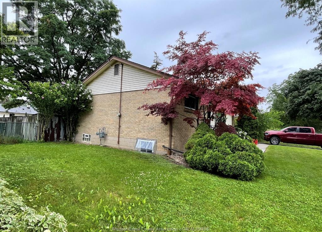 3735 Glenwood, Windsor, Ontario N9E 2Y6 - Photo 3 - 25031646