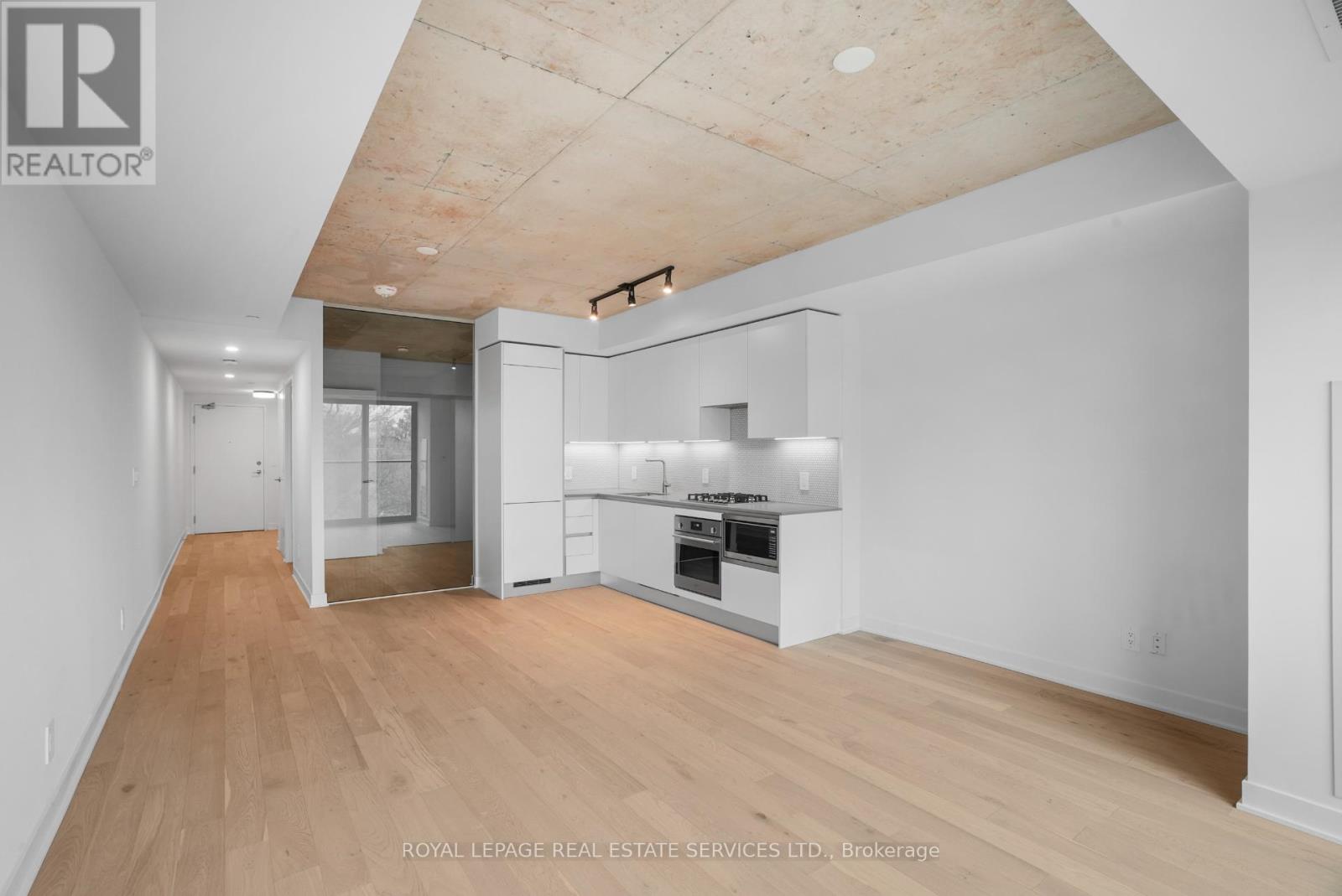 302 - 2720 Dundas Street W, Toronto, Ontario  M6P 1Y2 - Photo 4 - W12631472