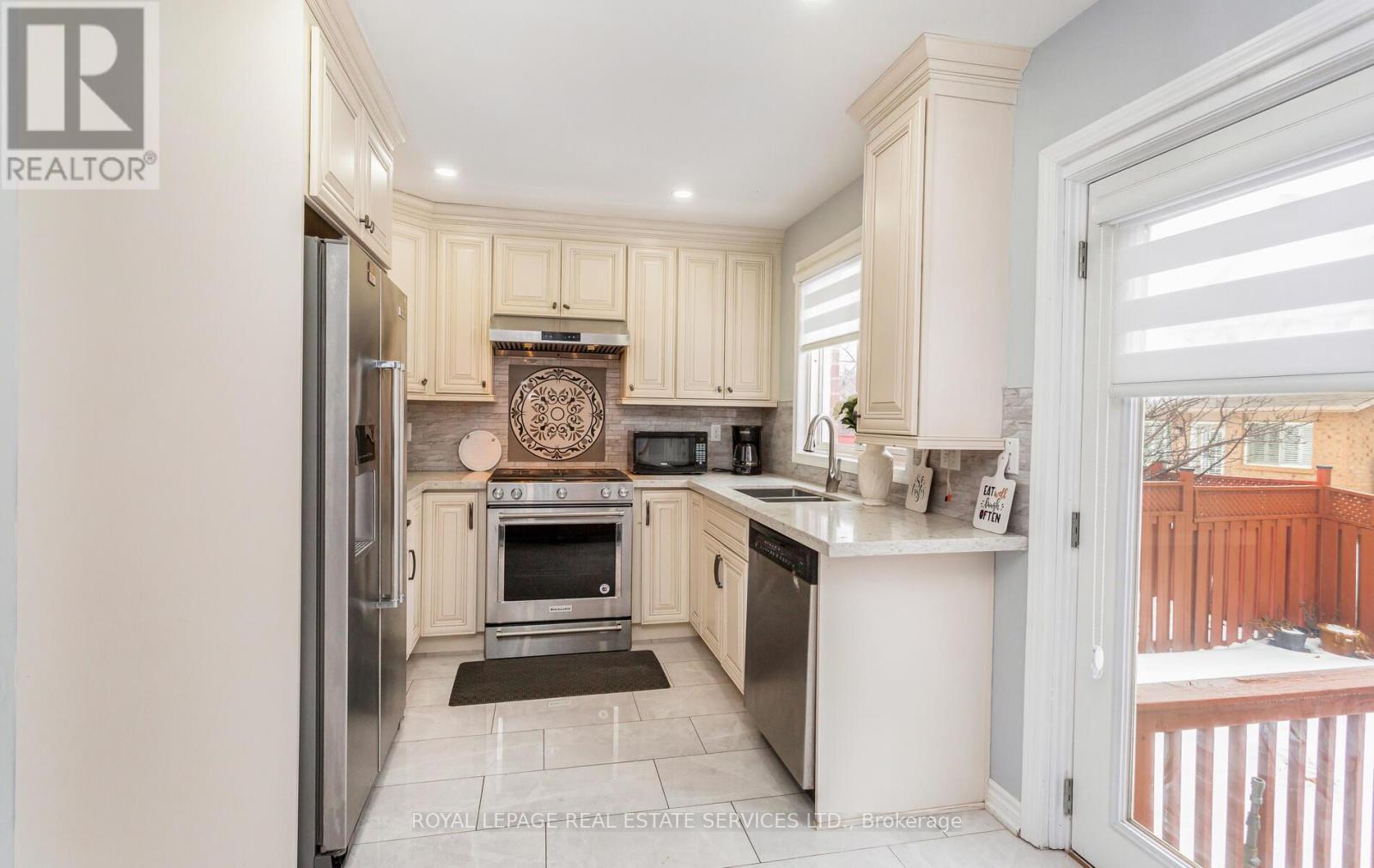 5050 Bunton Crescent, Burlington, Ontario L7L 6G8 - Photo 13 - W12631480