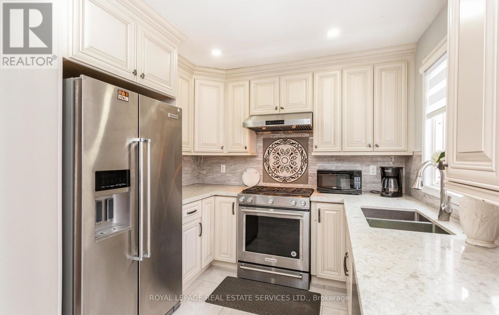 5050 Bunton Crescent, Burlington, Ontario L7L 6G8 - Photo 14 - W12631480