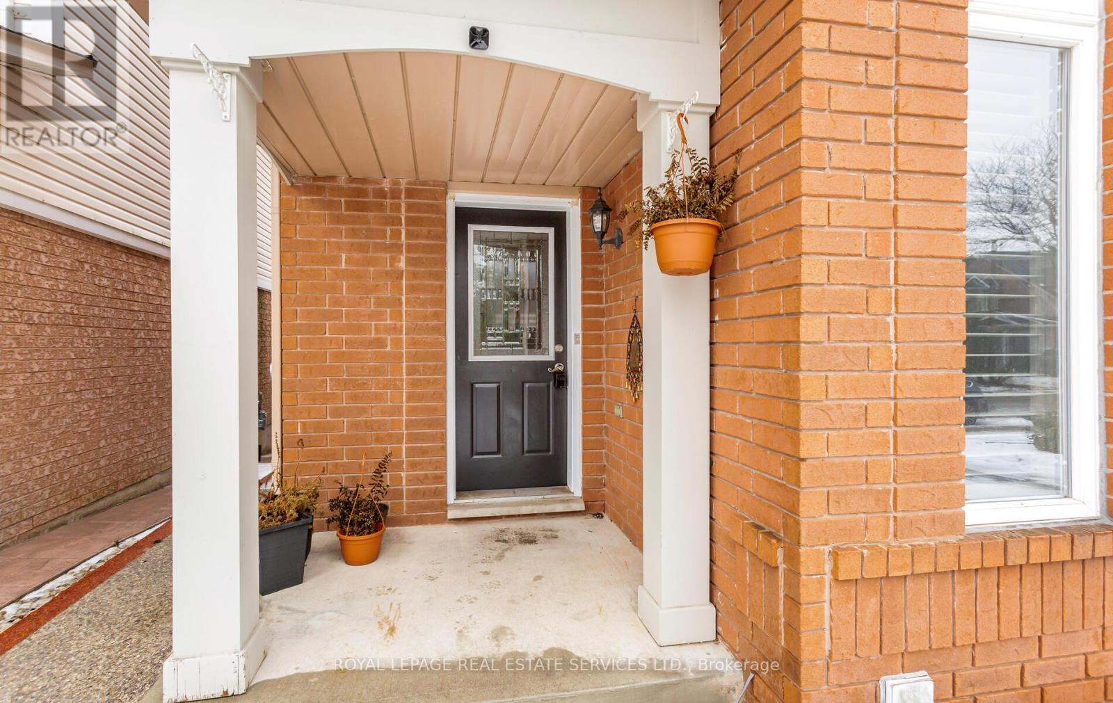 5050 Bunton Crescent, Burlington, Ontario L7L 6G8 - Photo 4 - W12631480