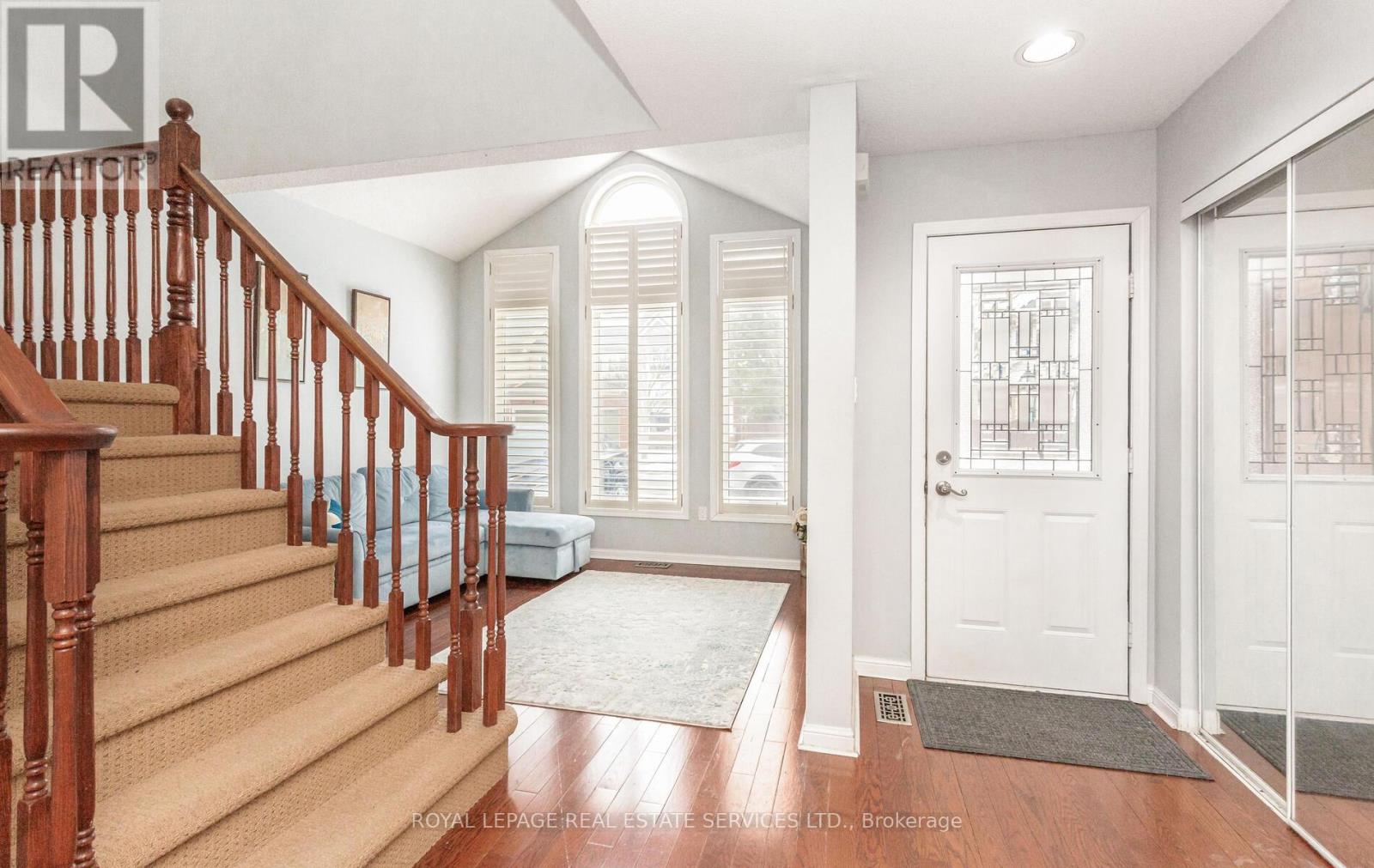 5050 Bunton Crescent, Burlington, Ontario L7L 6G8 - Photo 5 - W12631480