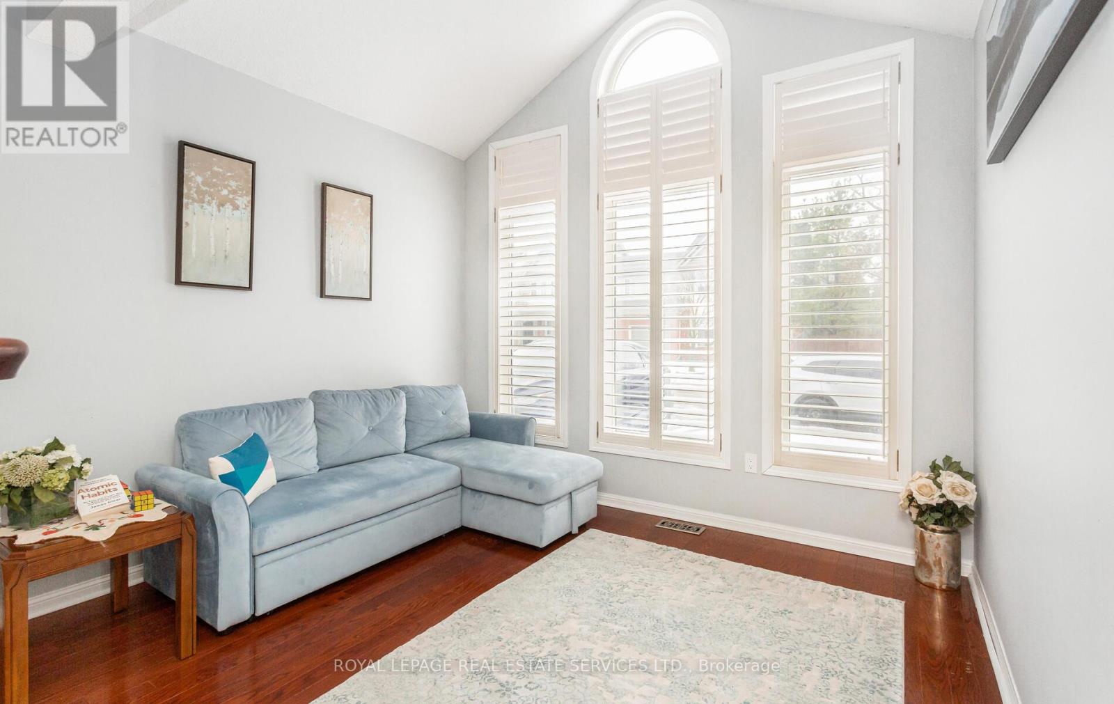 5050 Bunton Crescent, Burlington, Ontario L7L 6G8 - Photo 6 - W12631480