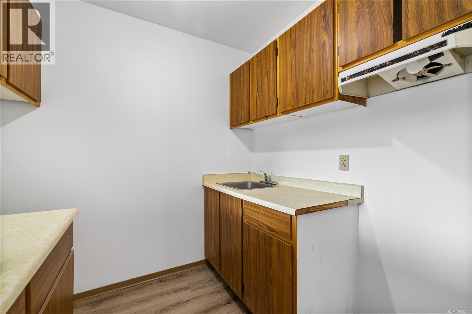 305 611 Macmillan Dr, Sayward, British Columbia V0N 1A0 - Photo 12 - 1009210