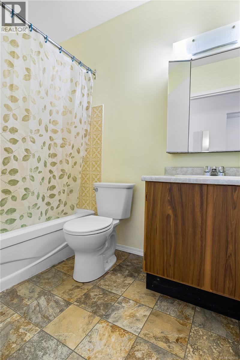 305 611 Macmillan Dr, Sayward, British Columbia V0N 1A0 - Photo 14 - 1009210