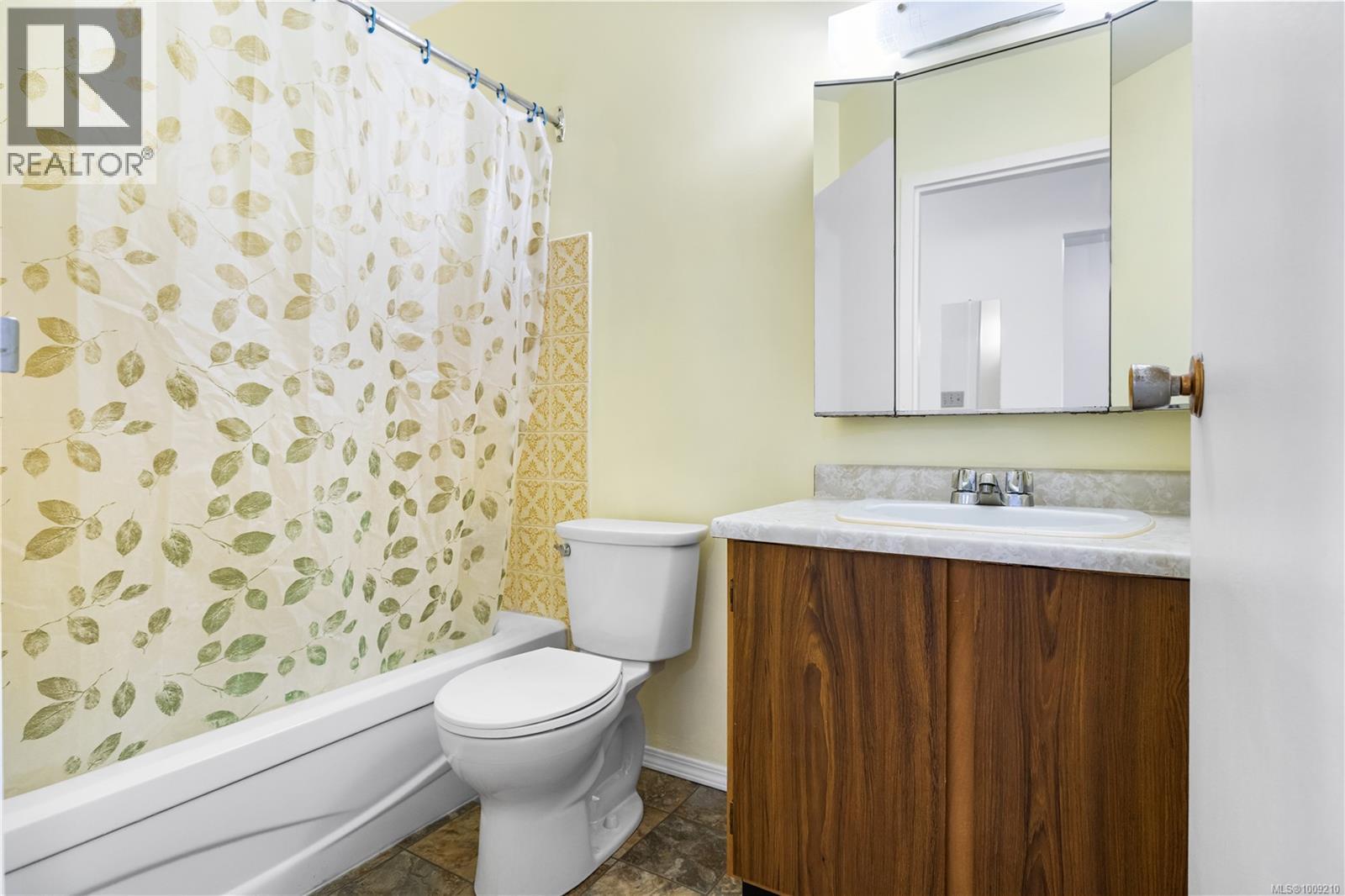 305 611 Macmillan Dr, Sayward, British Columbia V0N 1A0 - Photo 13 - 1009210