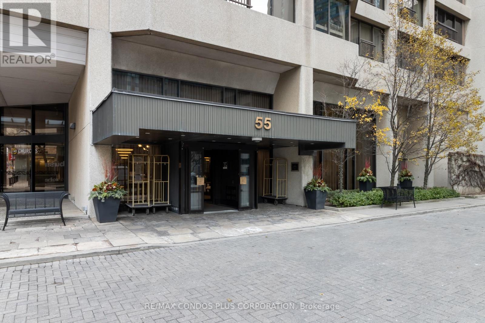 1318 - 55 Harbour Square, Toronto, Ontario  M5J 2L1 - Photo 2 - C12631490