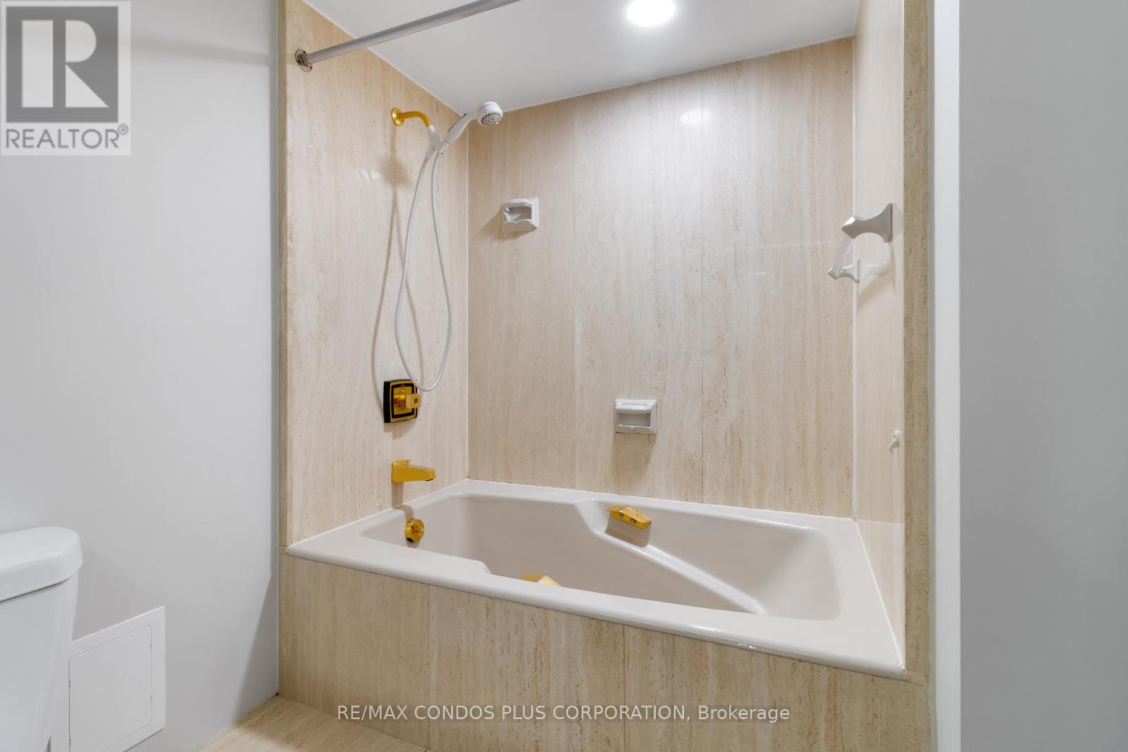 1318 - 55 Harbour Square, Toronto, Ontario  M5J 2L1 - Photo 21 - C12631490