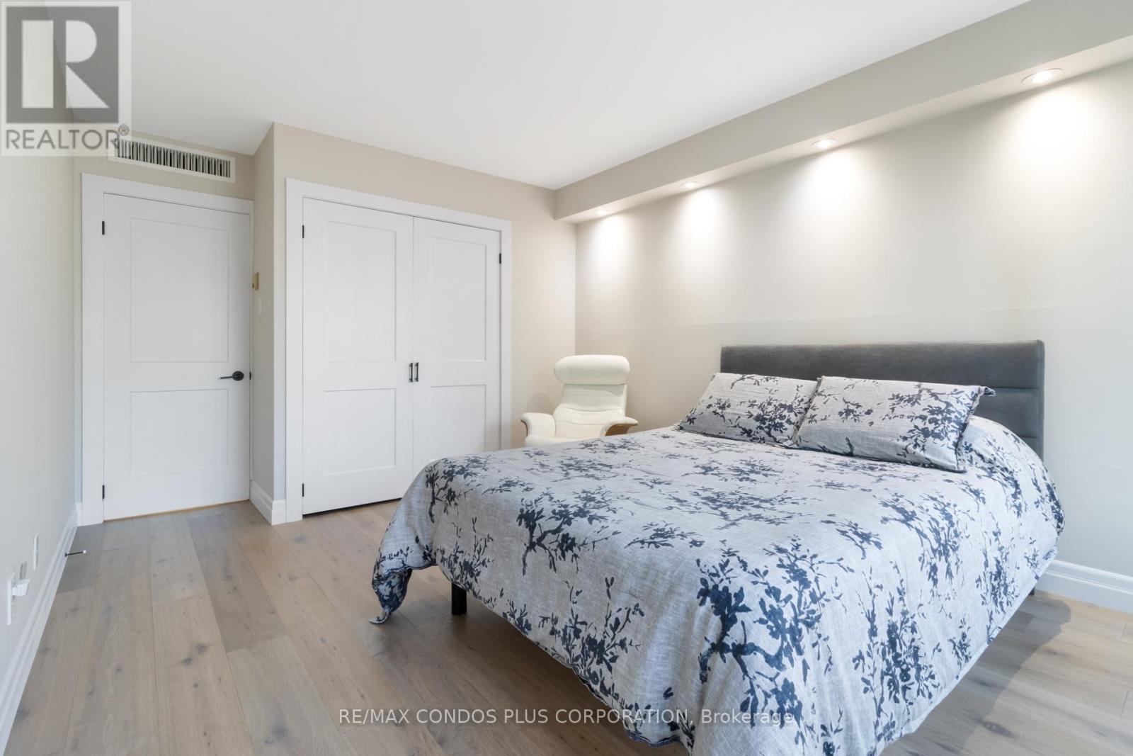 1318 - 55 Harbour Square, Toronto, Ontario  M5J 2L1 - Photo 23 - C12631490