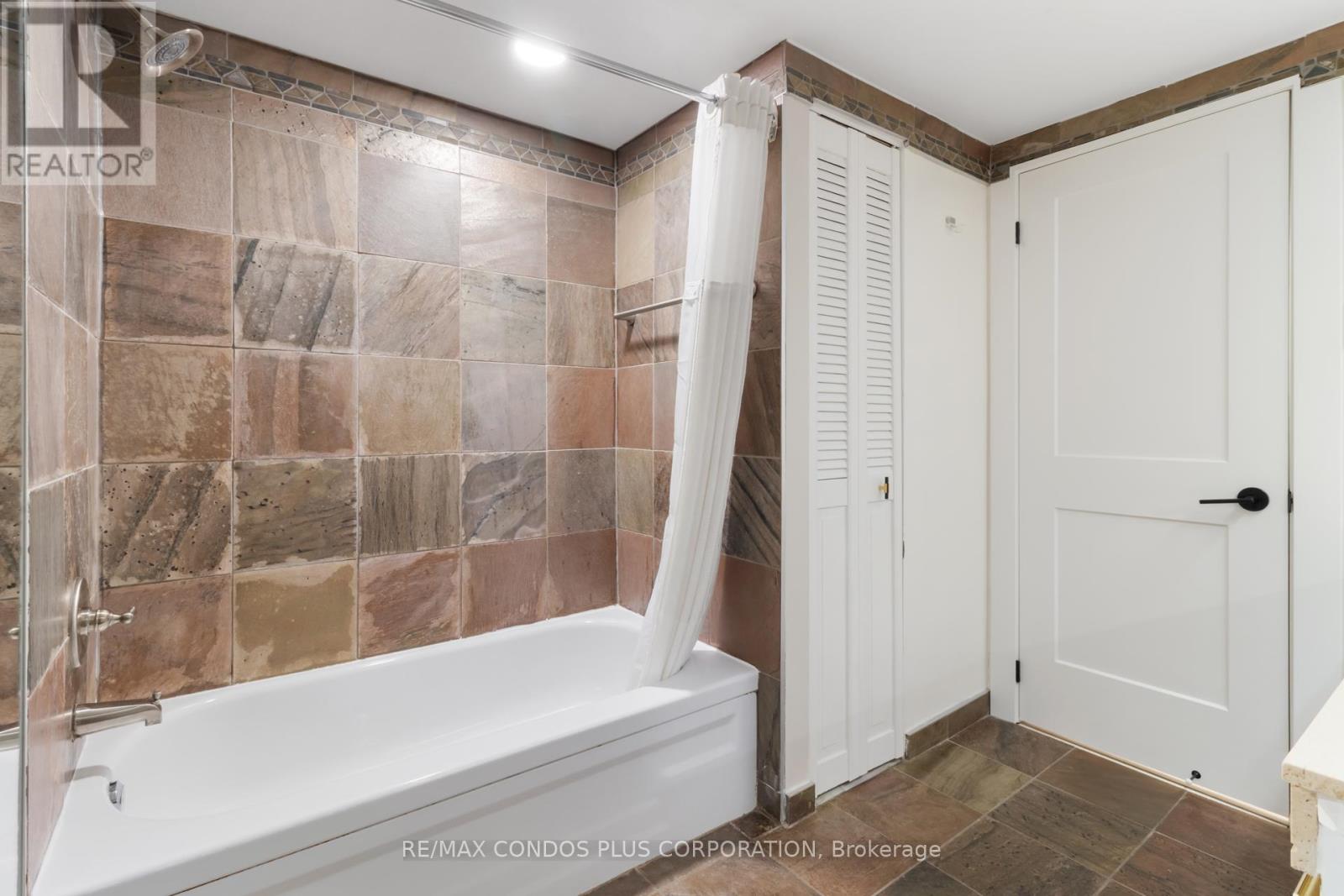 1318 - 55 Harbour Square, Toronto, Ontario  M5J 2L1 - Photo 24 - C12631490