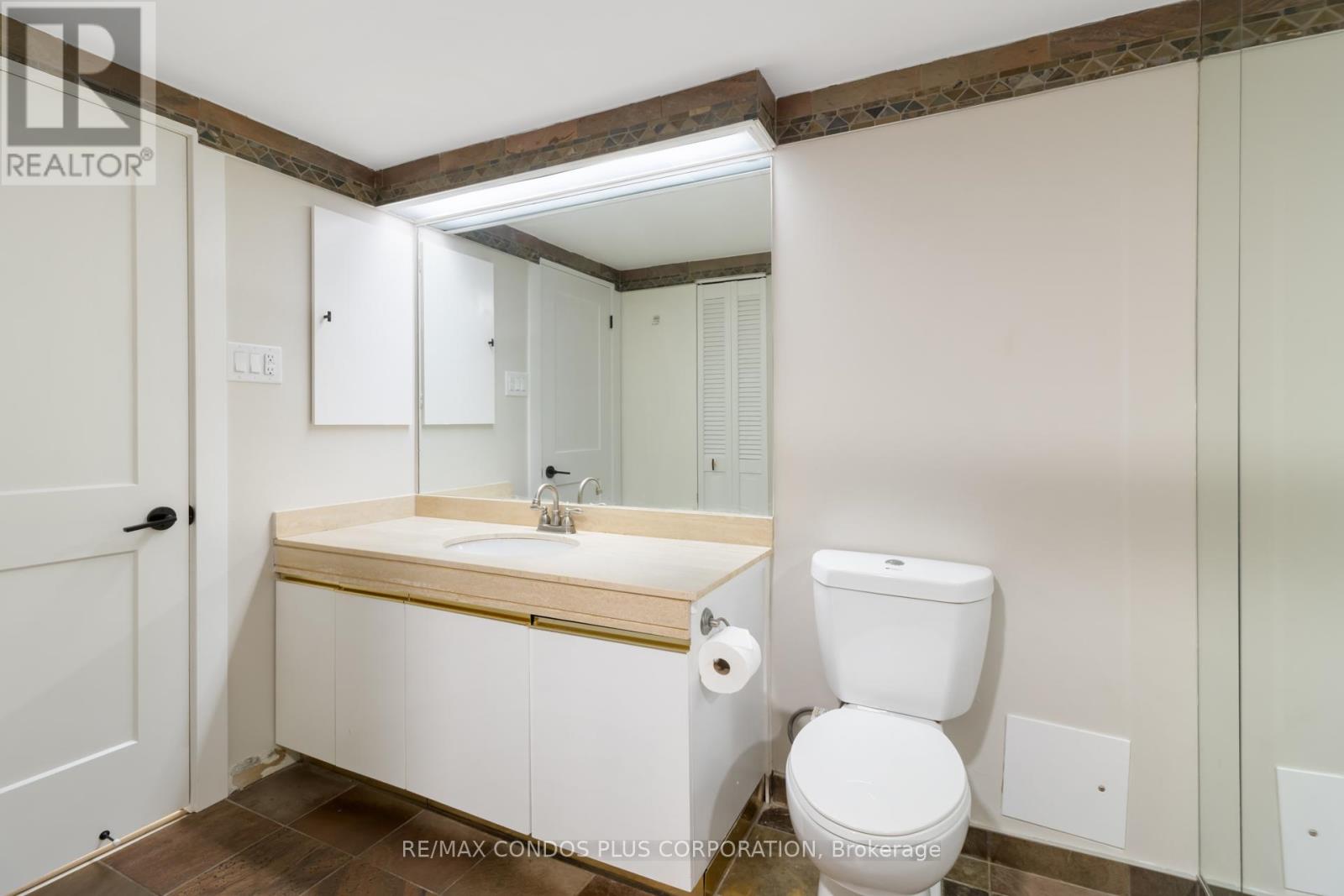 1318 - 55 Harbour Square, Toronto, Ontario  M5J 2L1 - Photo 25 - C12631490