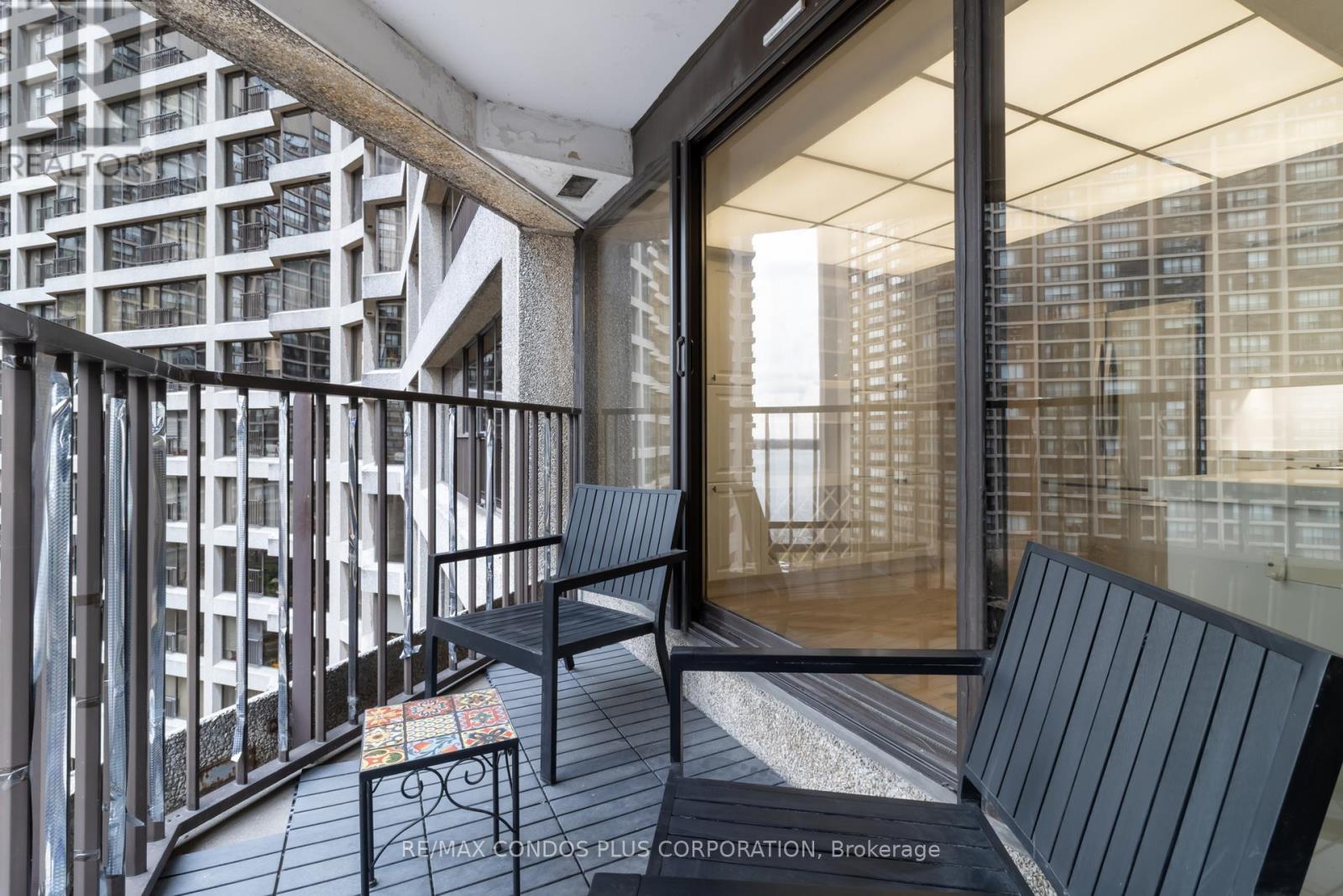 1318 - 55 Harbour Square, Toronto, Ontario  M5J 2L1 - Photo 31 - C12631490