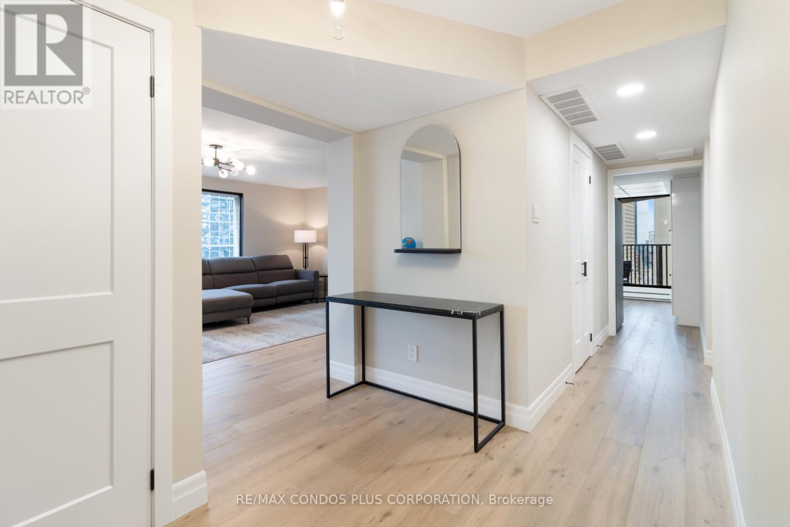 1318 - 55 Harbour Square, Toronto, Ontario  M5J 2L1 - Photo 7 - C12631490