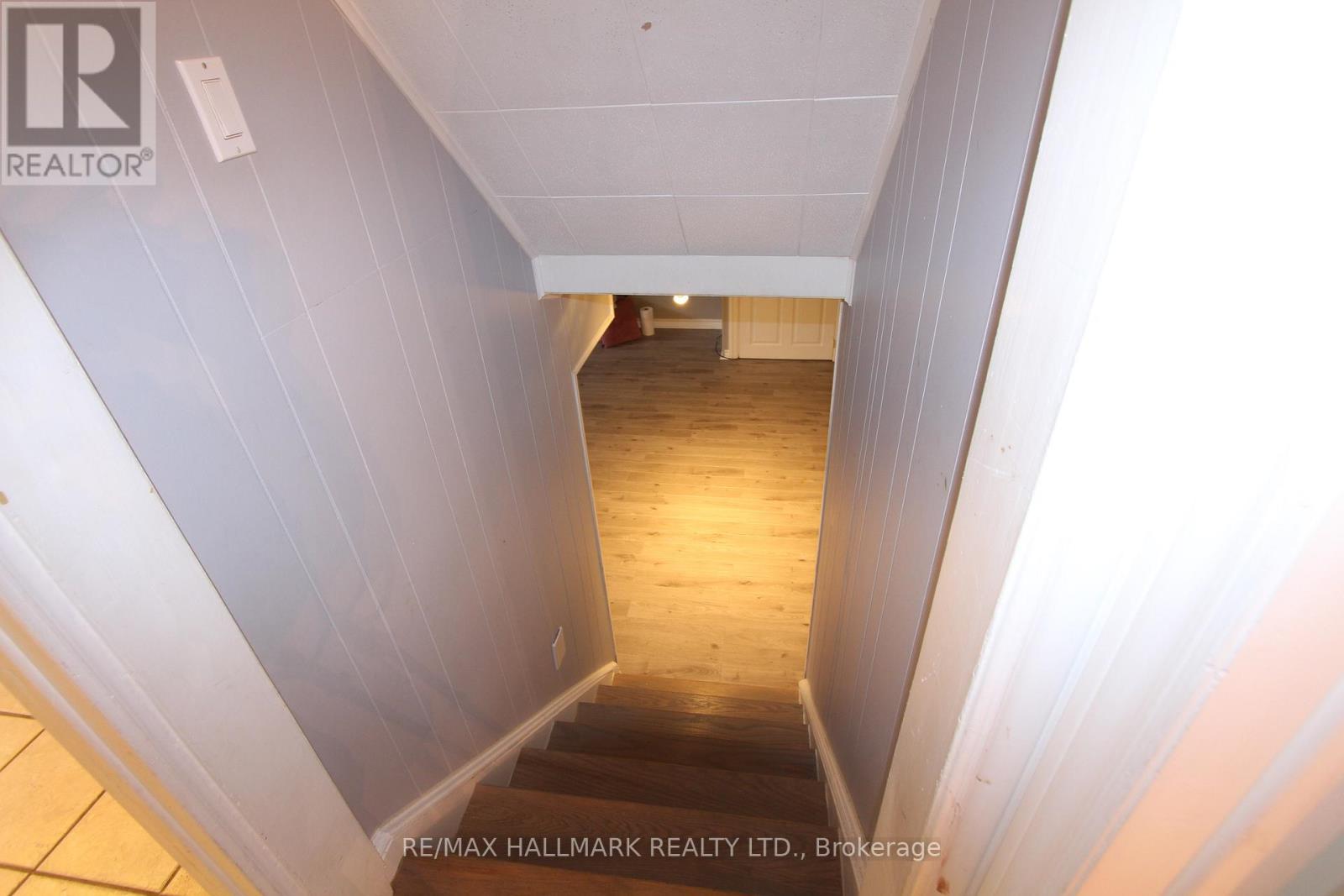 Entire House - 8 Meadowland Avenue, Barrie (Allandale Heights), Ontario  L4N 2Y4 - Photo 21 - S12631496