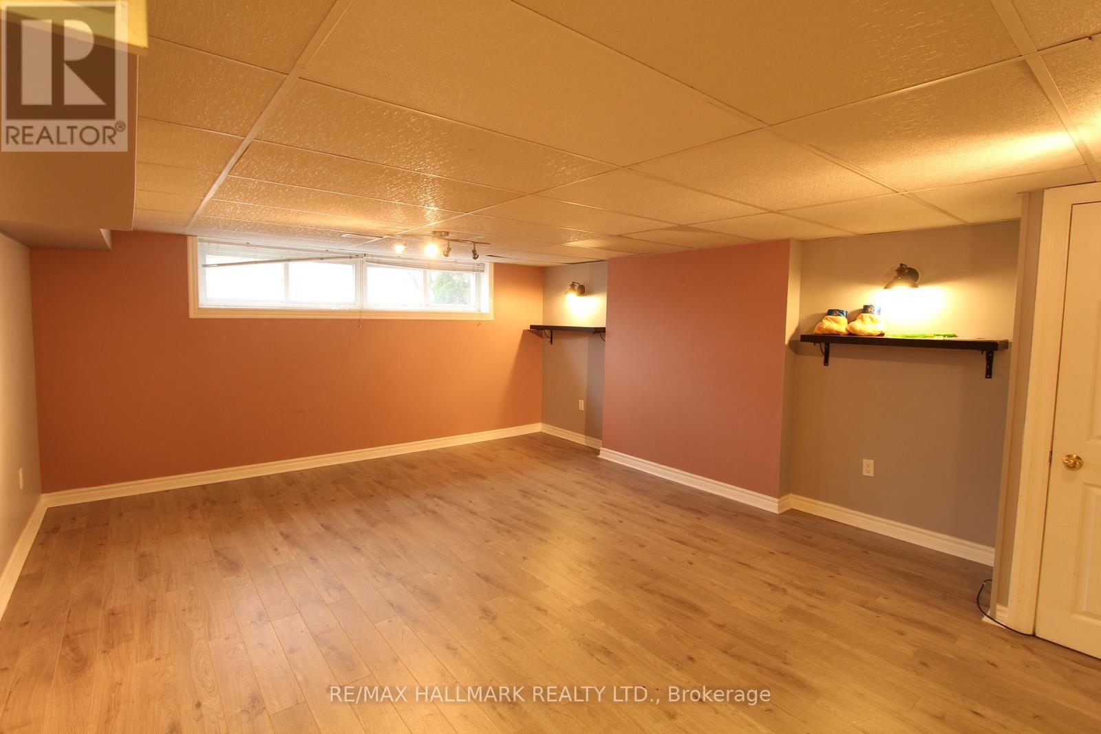 Entire House - 8 Meadowland Avenue, Barrie (Allandale Heights), Ontario  L4N 2Y4 - Photo 22 - S12631496