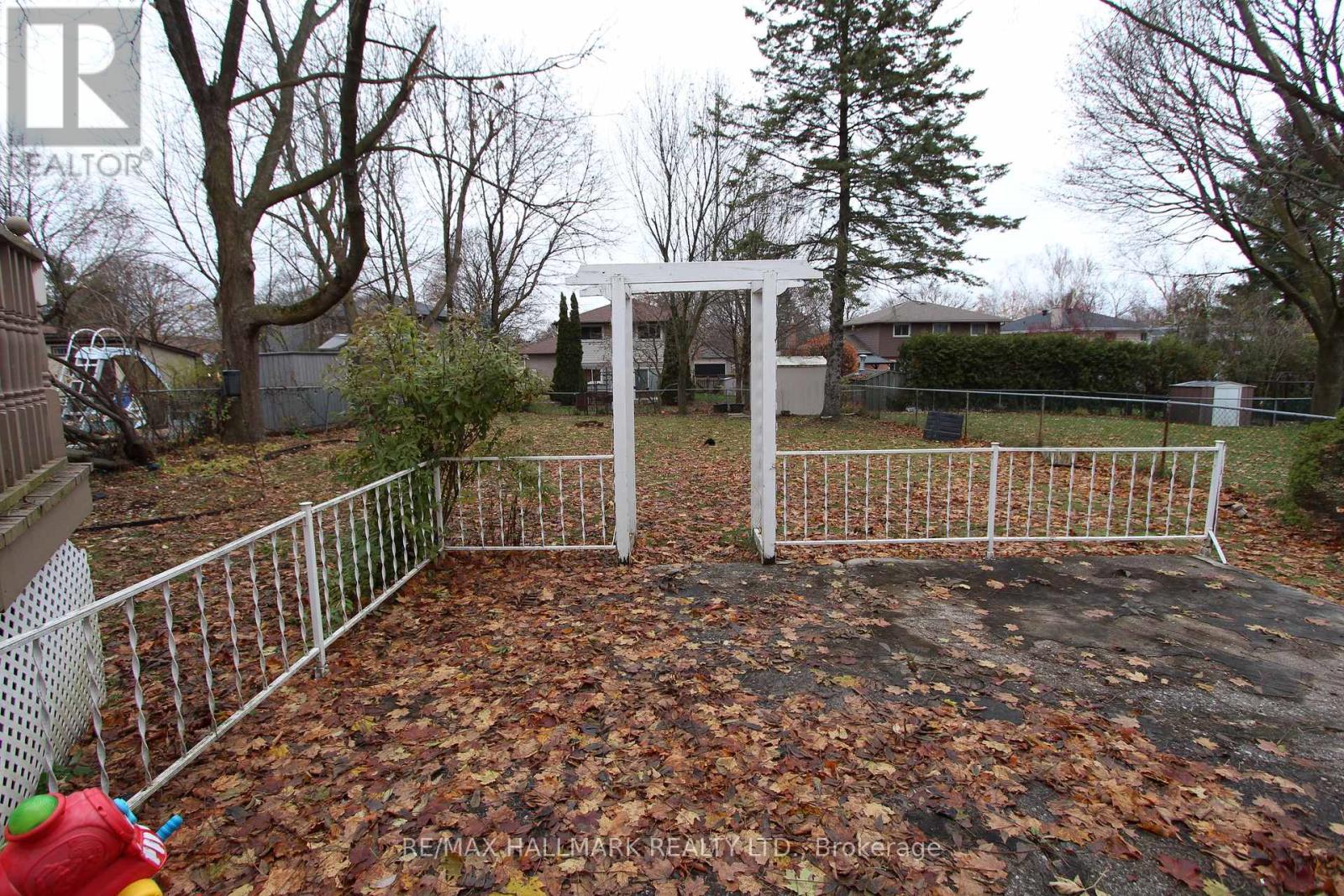 Entire House - 8 Meadowland Avenue, Barrie (Allandale Heights), Ontario  L4N 2Y4 - Photo 25 - S12631496