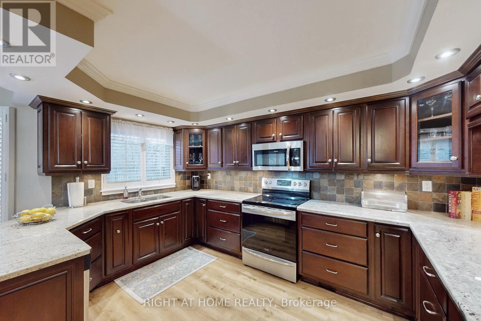 2737 Hammond Road, Mississauga, Ontario  L5K 2M5 - Photo 10 - W12631498