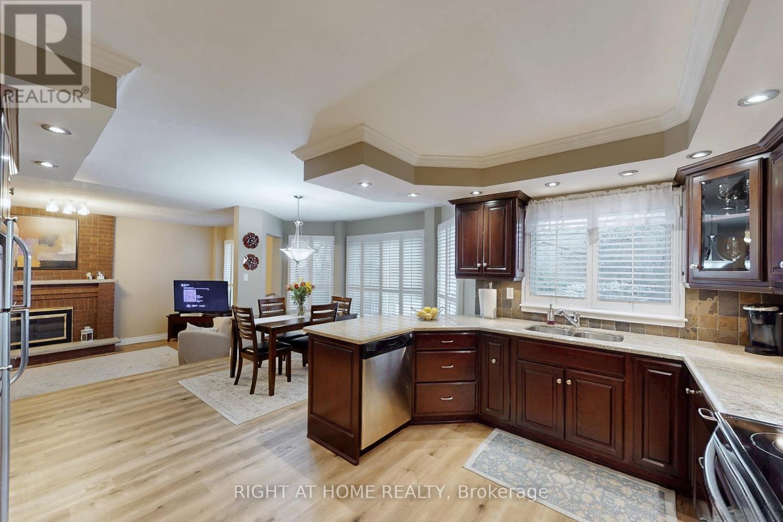 2737 Hammond Road, Mississauga, Ontario  L5K 2M5 - Photo 11 - W12631498