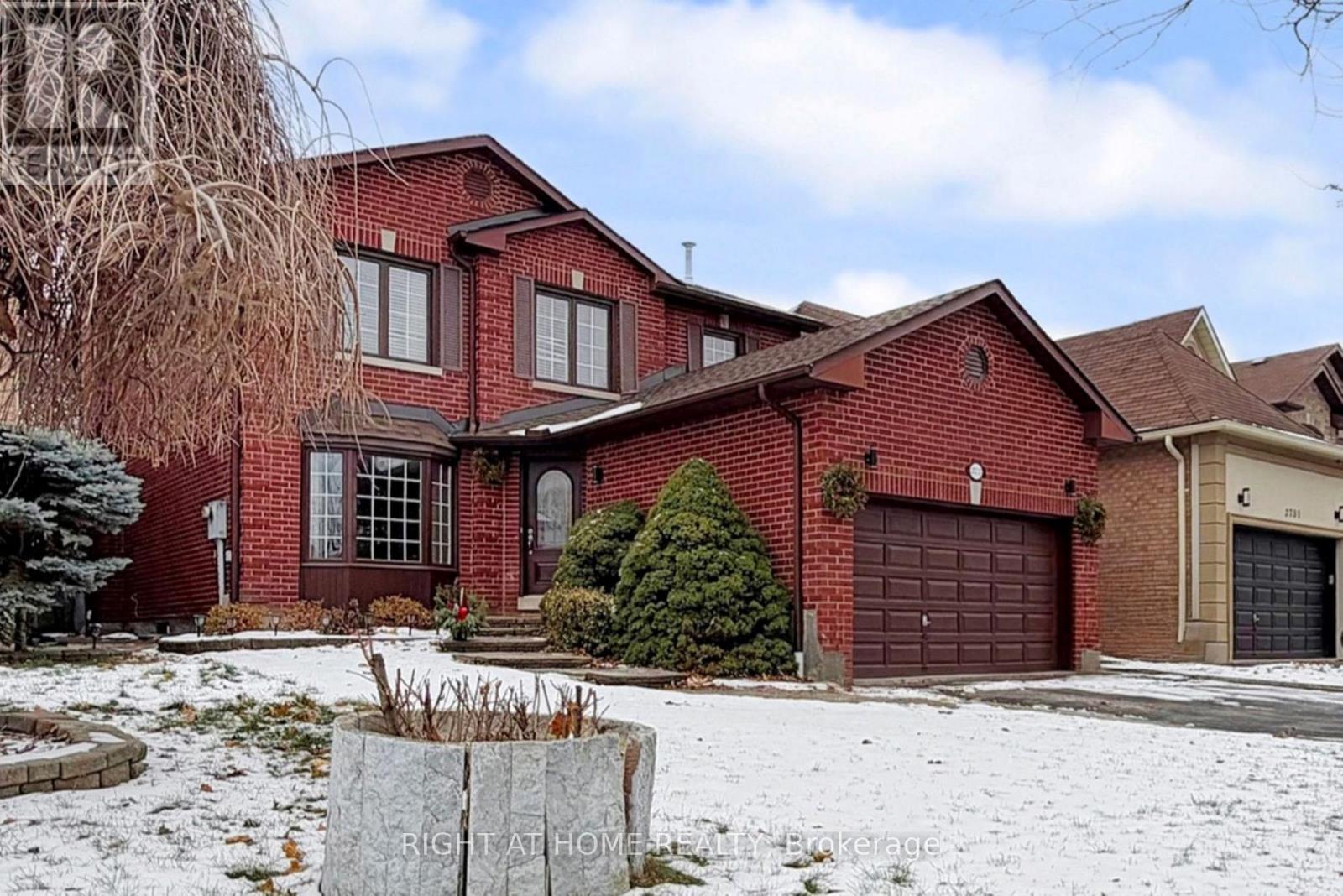 2737 Hammond Road, Mississauga, Ontario  L5K 2M5 - Photo 2 - W12631498