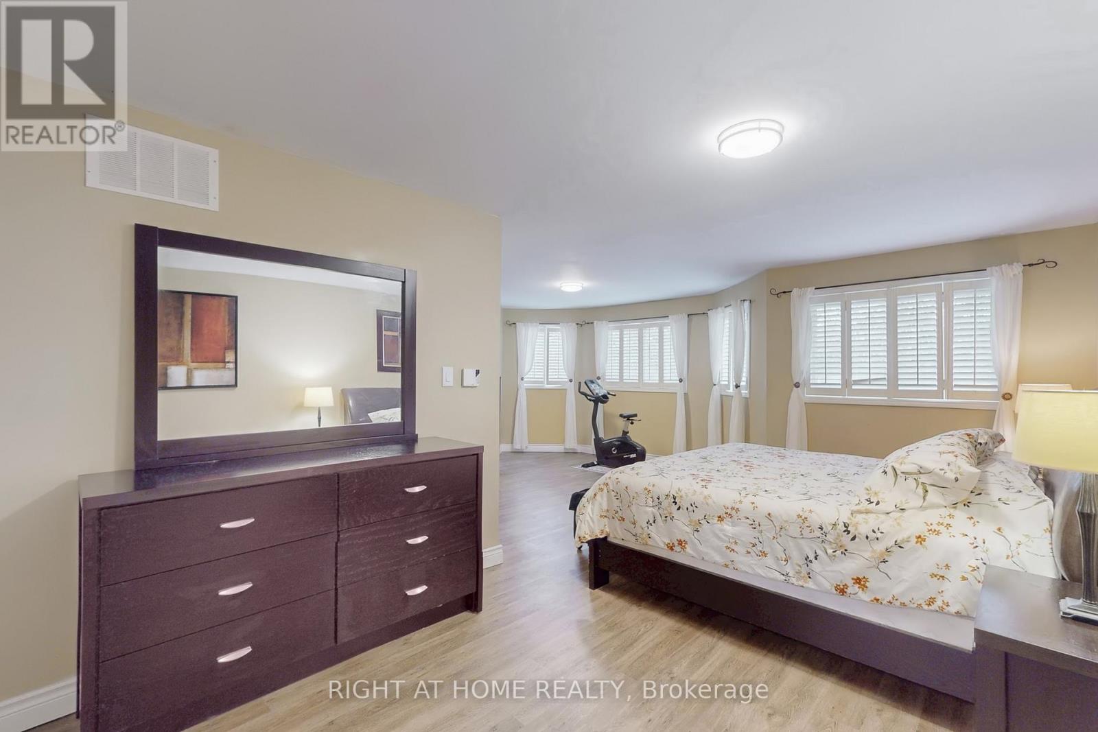 2737 Hammond Road, Mississauga, Ontario  L5K 2M5 - Photo 22 - W12631498